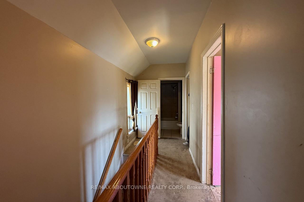 Photo 17 of 214 Burlington Street E, Hamilton, North End — HOMEH