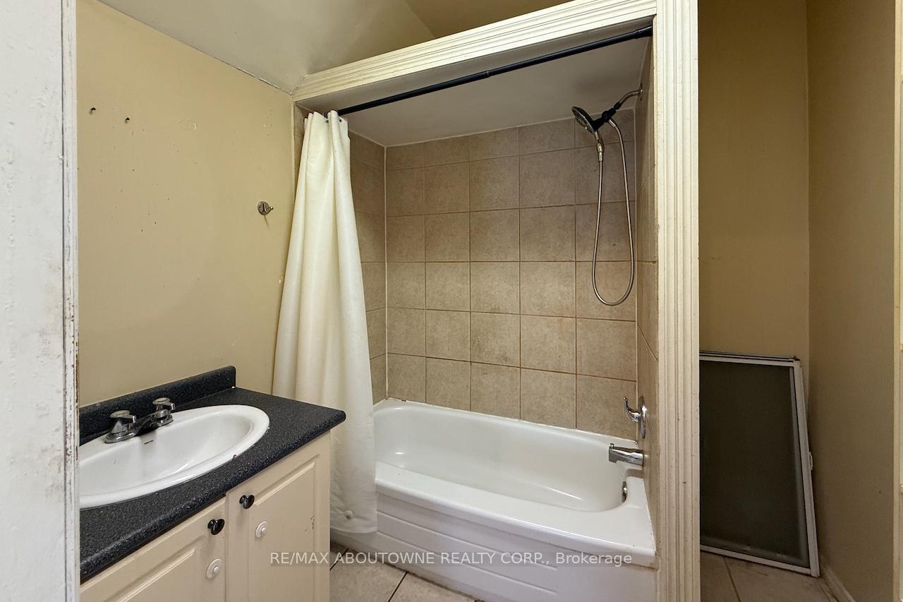 Photo 19 of 214 Burlington Street E, Hamilton, North End — HOMEH