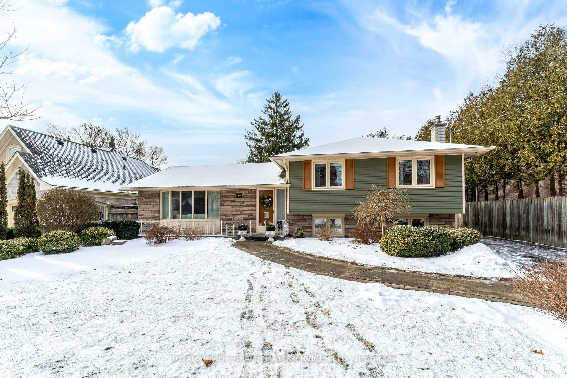 Photo 2 of 236 Belvenia Road, Burlington, Shoreacres — HOMEH