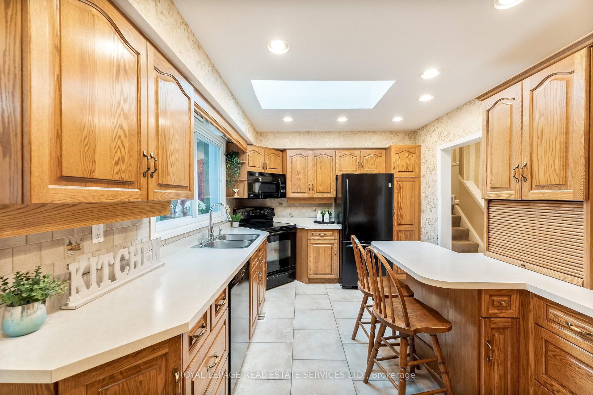 Photo 10 of 236 Belvenia Road, Burlington, Shoreacres — HOMEH