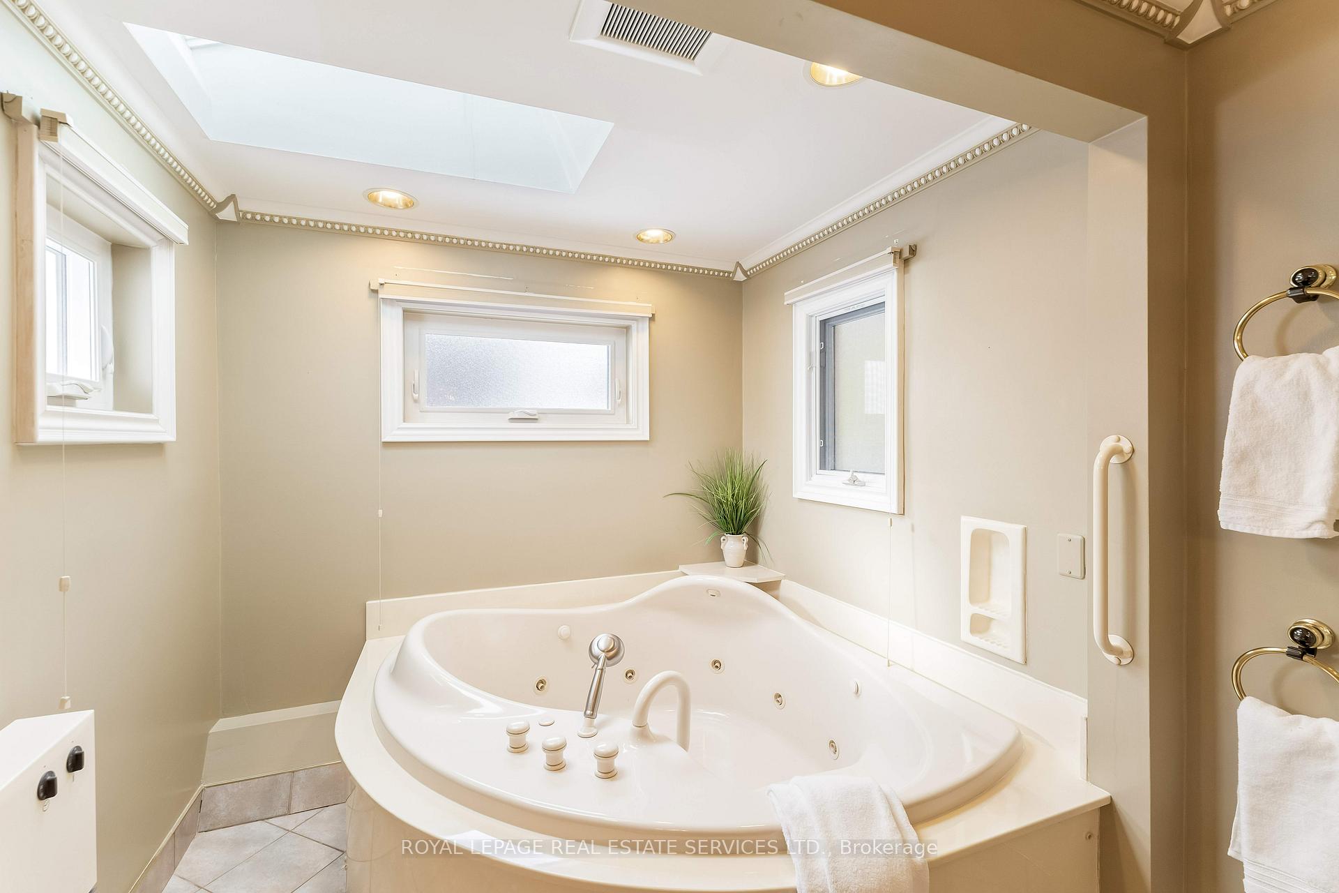 Photo 22 of 236 Belvenia Road, Burlington, Shoreacres — HOMEH