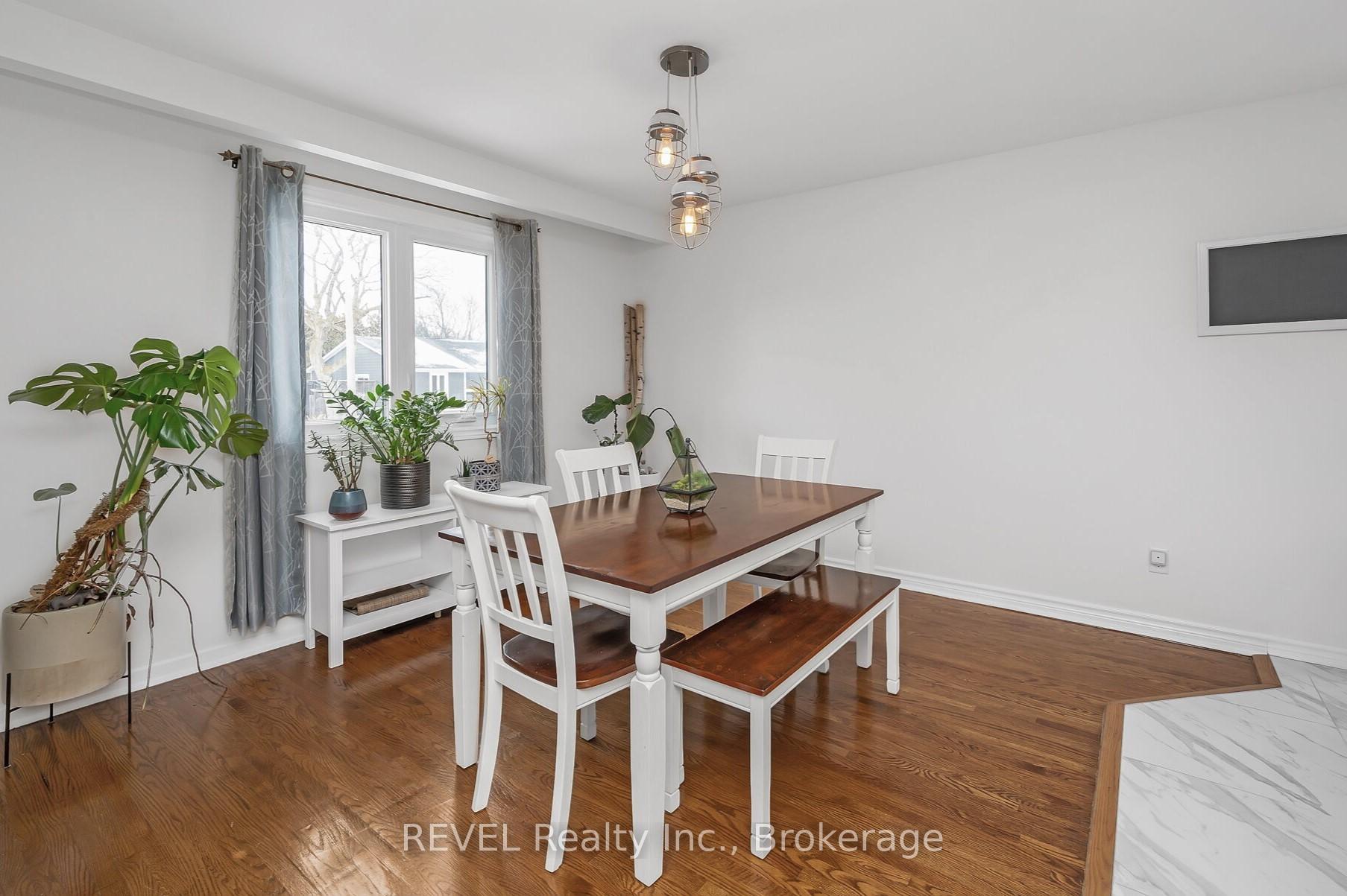 Photo 4 of 3330 Bristol Drive, Burlington, Palmer — HOMEH