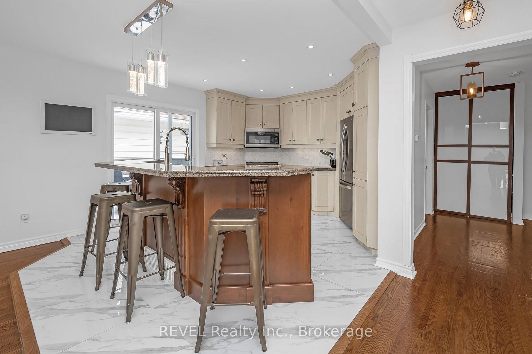 Photo 6 of 3330 Bristol Drive, Burlington, Palmer — HOMEH