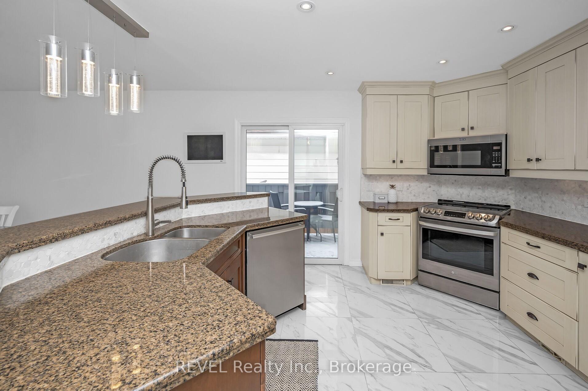 Photo 7 of 3330 Bristol Drive, Burlington, Palmer — HOMEH