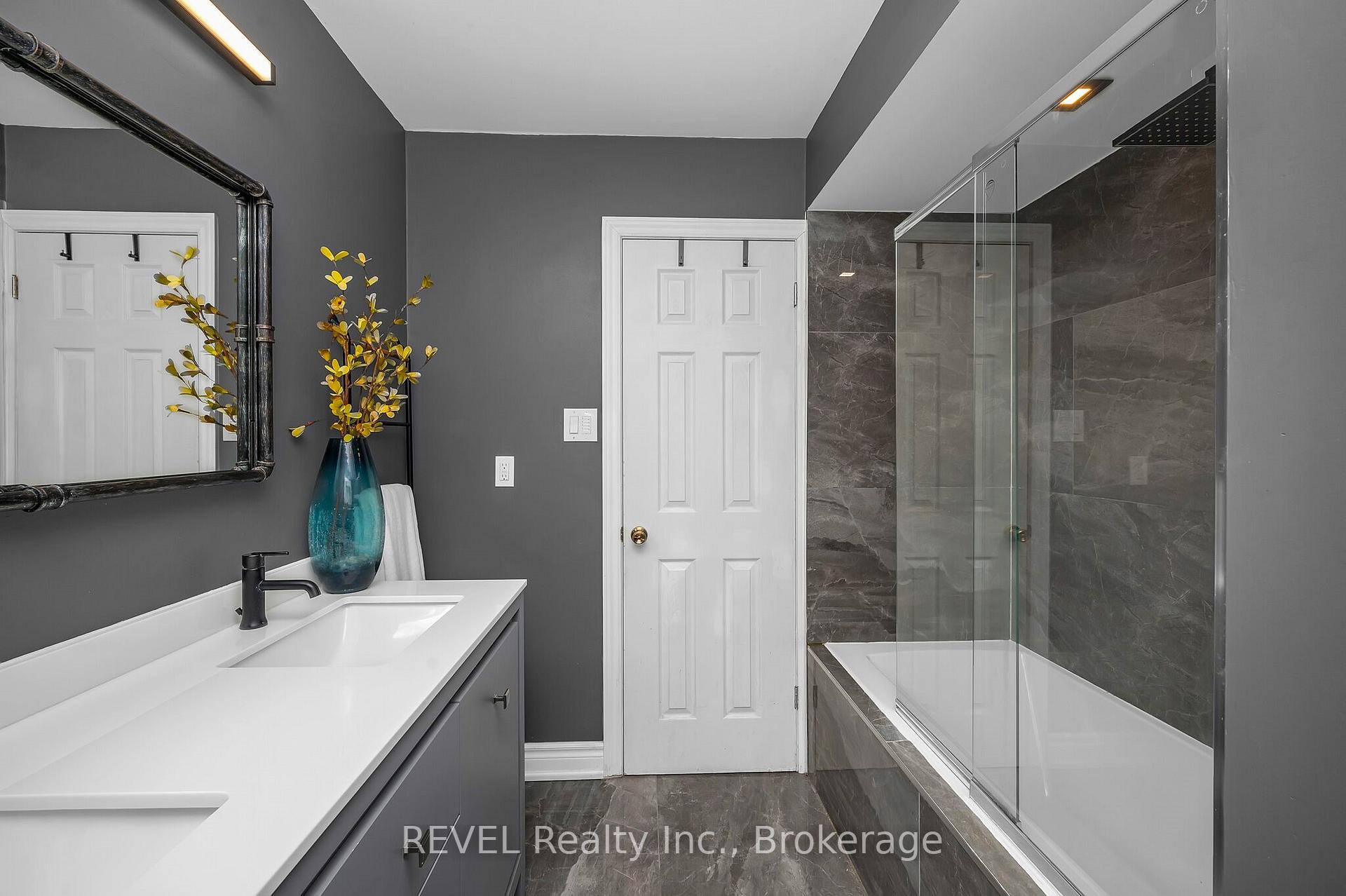 Photo 15 of 3330 Bristol Drive, Burlington, Palmer — HOMEH