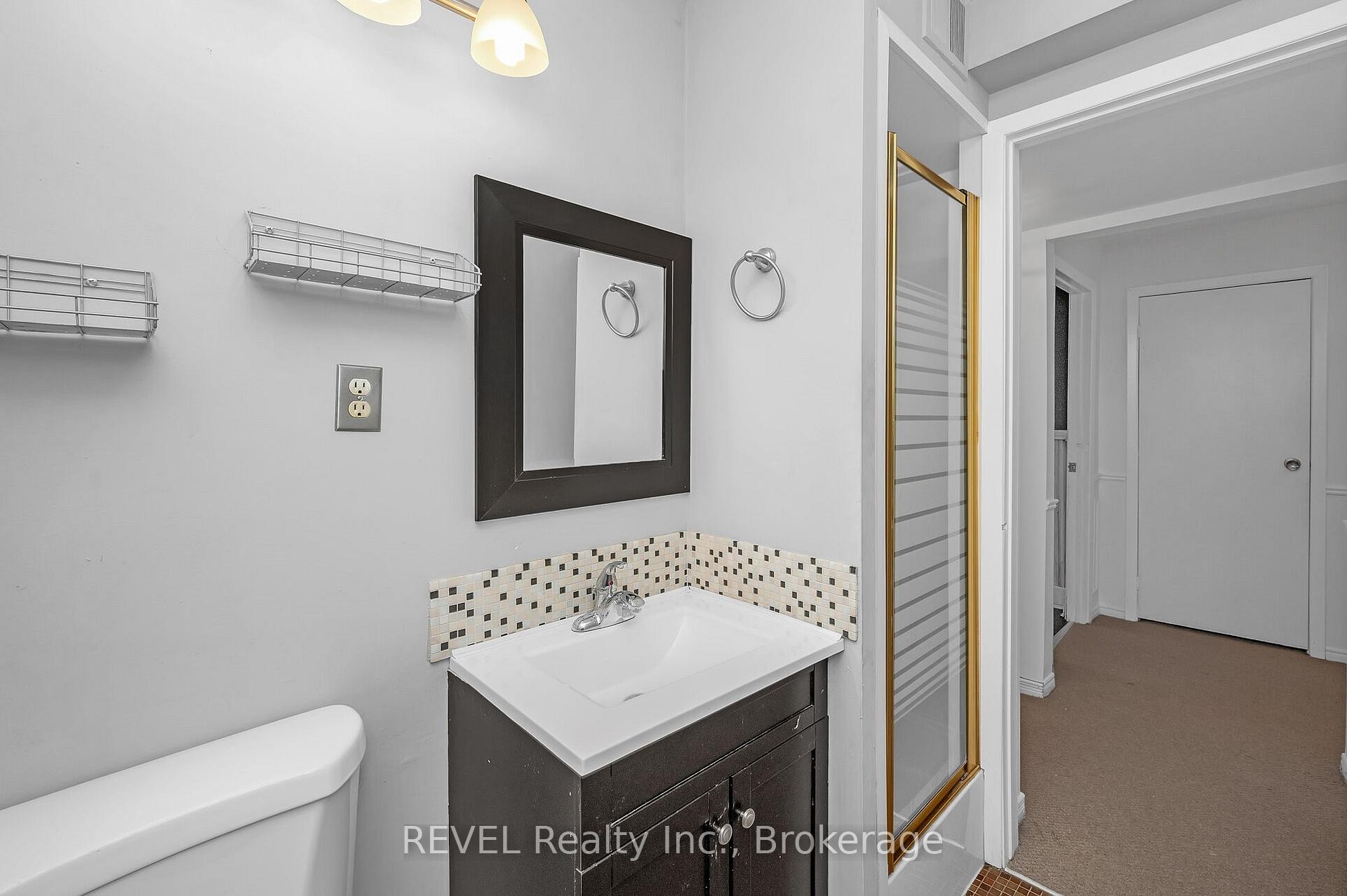 Photo 22 of 3330 Bristol Drive, Burlington, Palmer — HOMEH