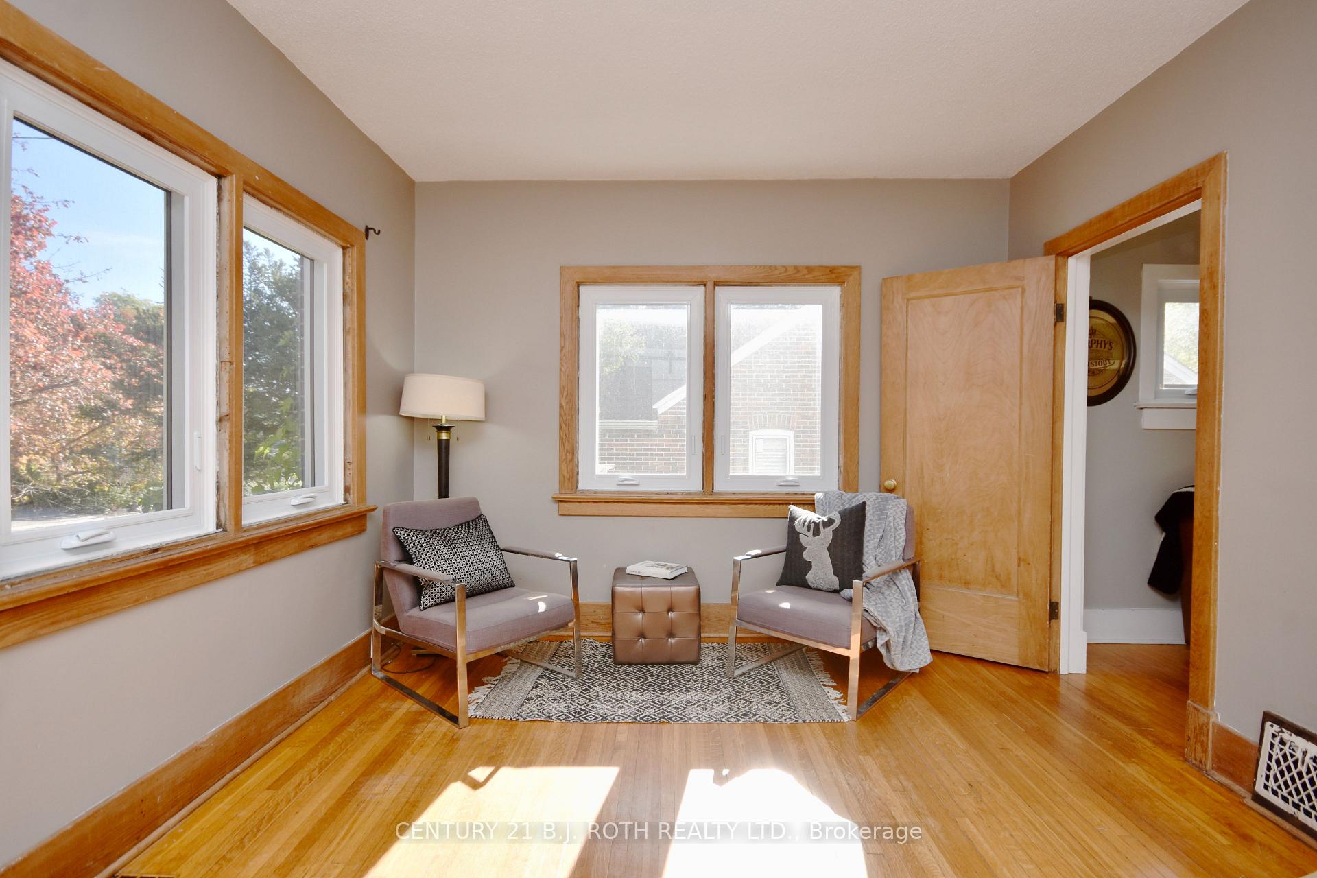 Photo 7 of 124 Mary Street, Barrie, Queen's Park — HOMEH