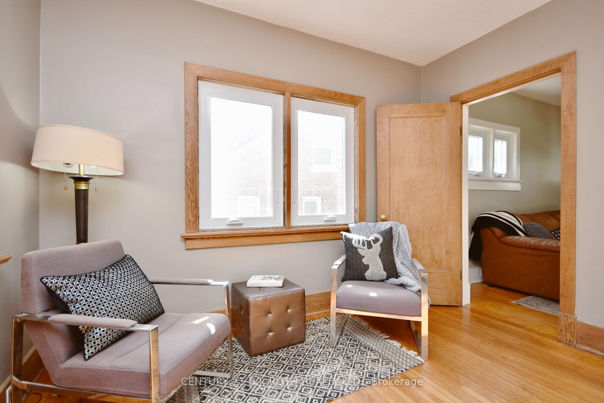 Photo 8 of 124 Mary Street, Barrie, Queen's Park — HOMEH