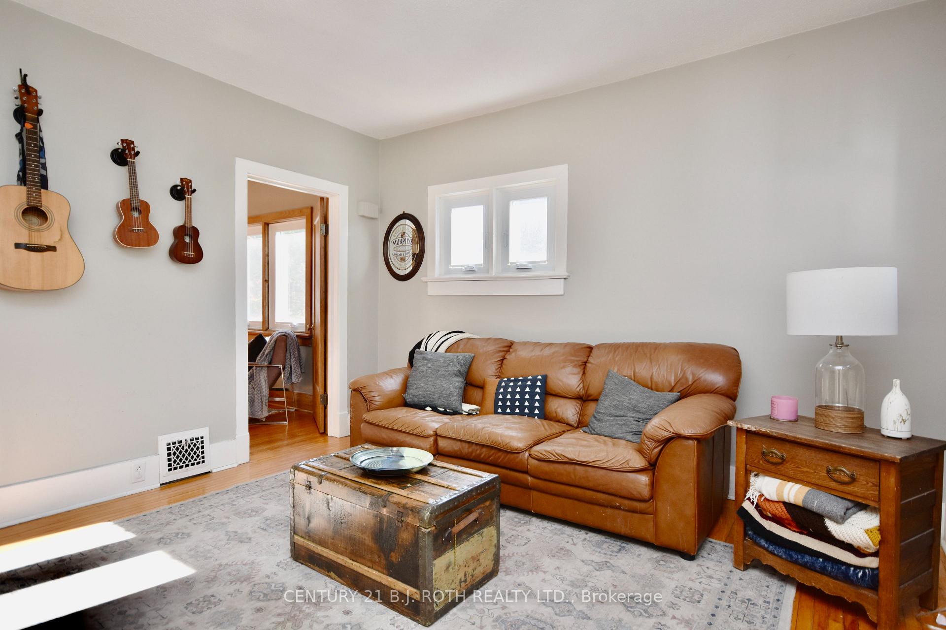Photo 12 of 124 Mary Street, Barrie, Queen's Park — HOMEH