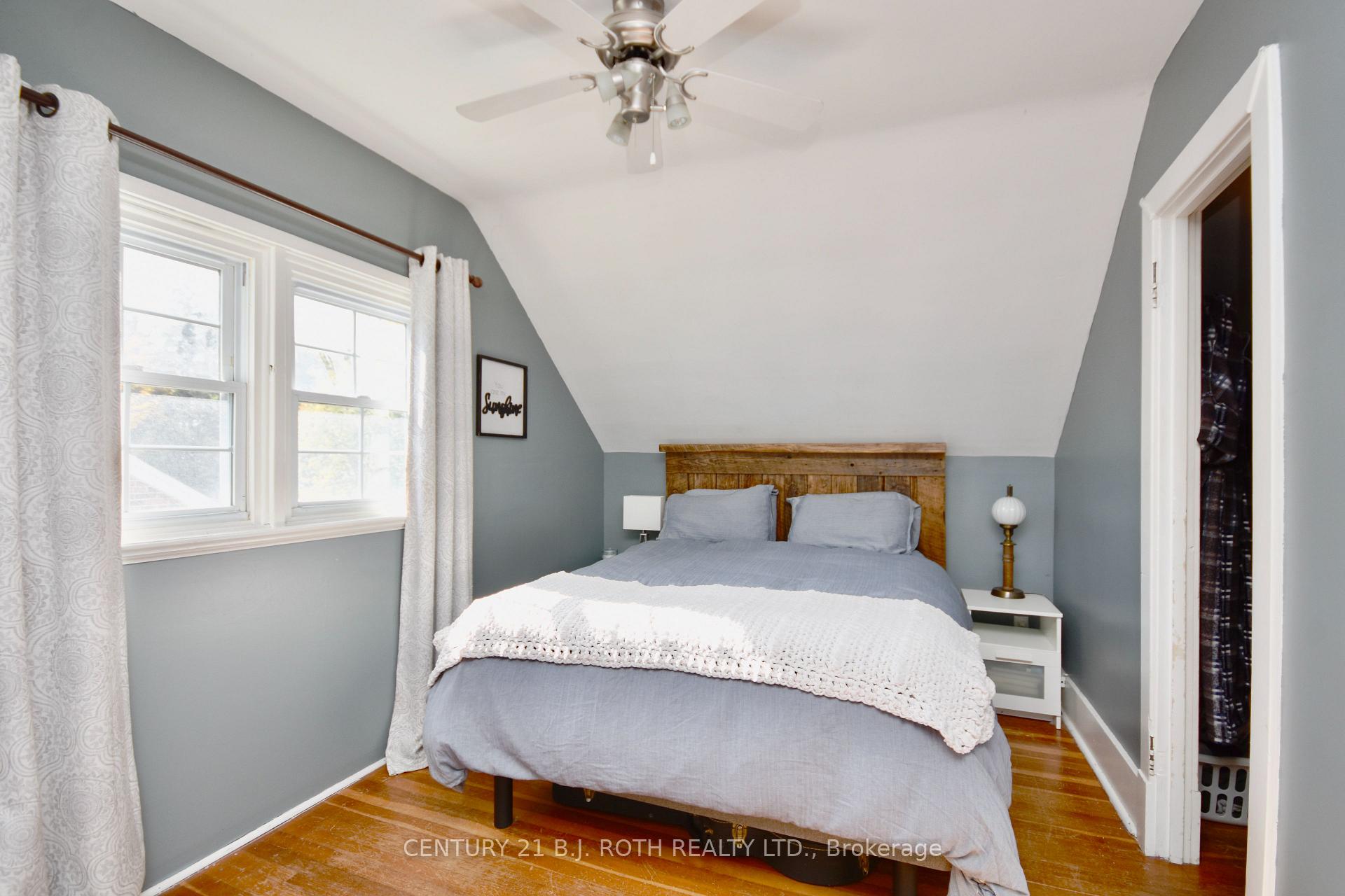 Photo 19 of 124 Mary Street, Barrie, Queen's Park — HOMEH