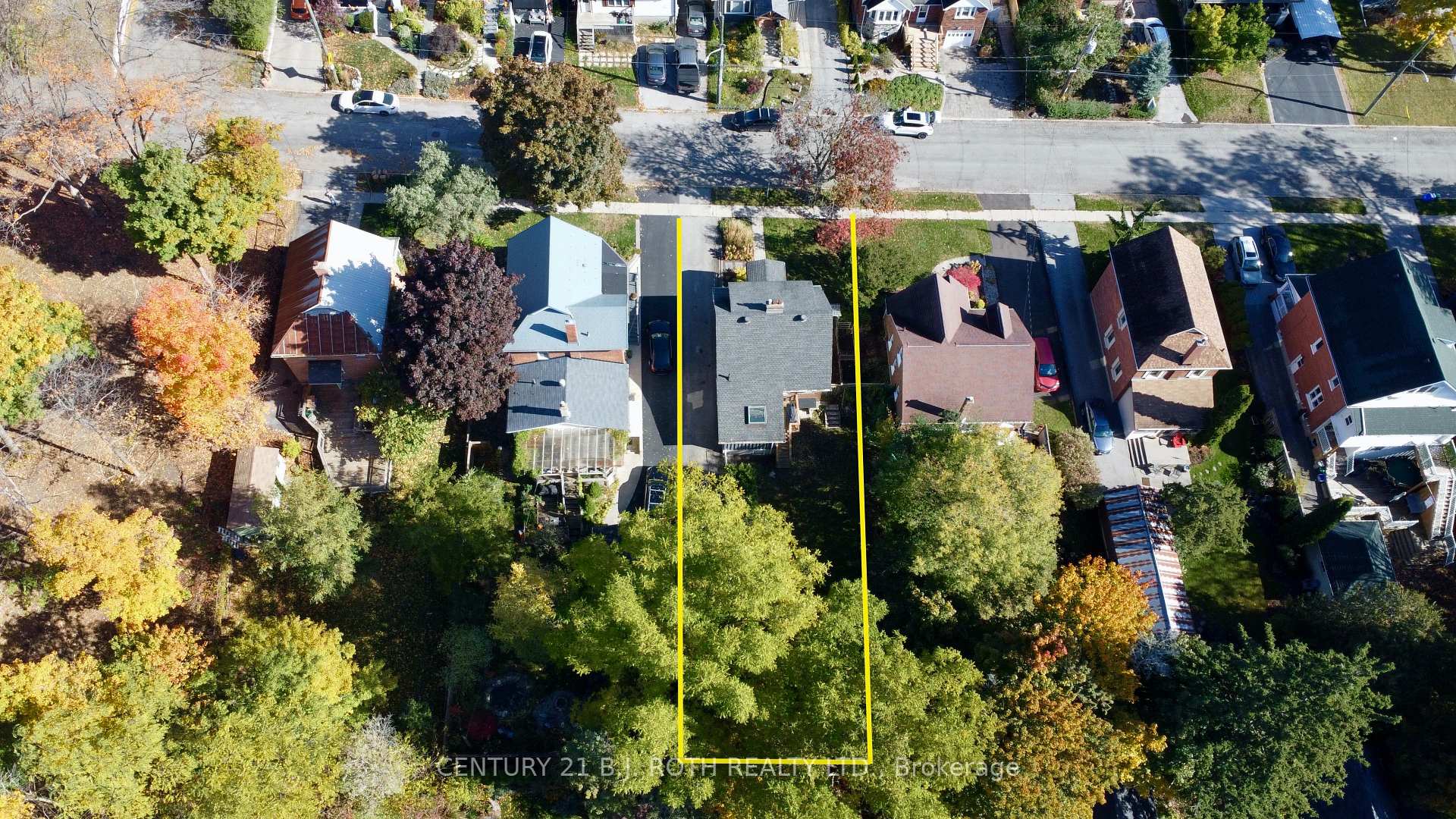 Photo 23 of 124 Mary Street, Barrie, Queen's Park — HOMEH