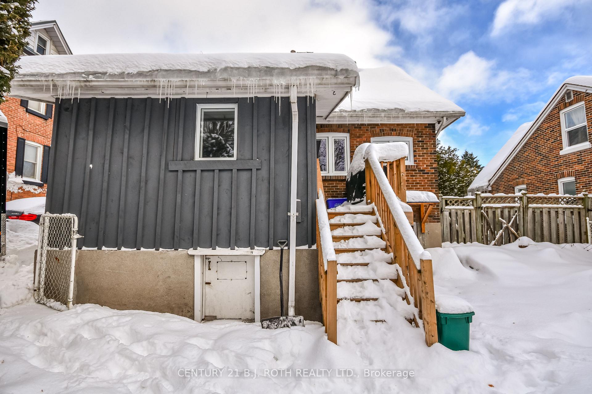 Photo 24 of 124 Mary Street, Barrie, Queen's Park — HOMEH