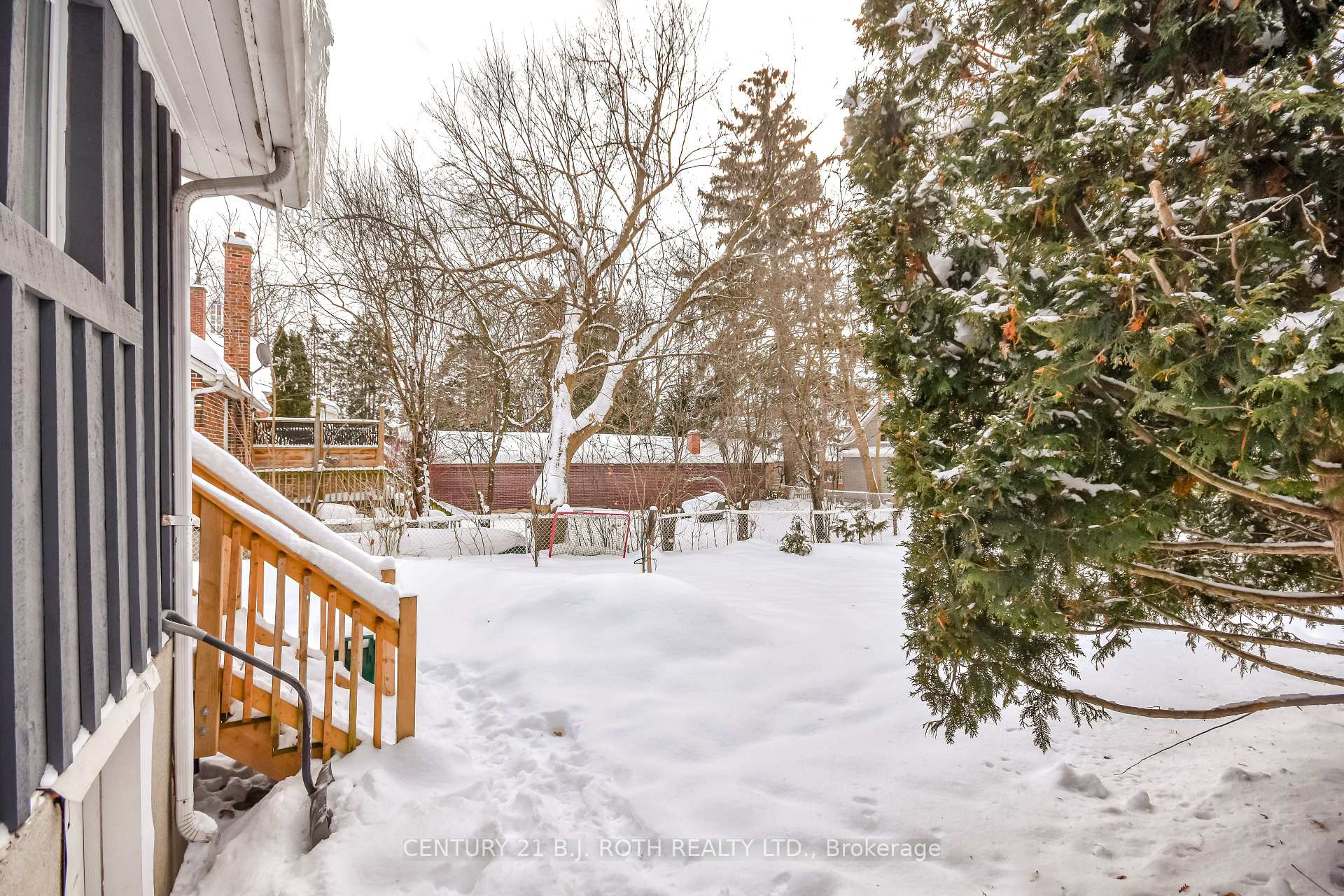 Photo 25 of 124 Mary Street, Barrie, Queen's Park — HOMEH
