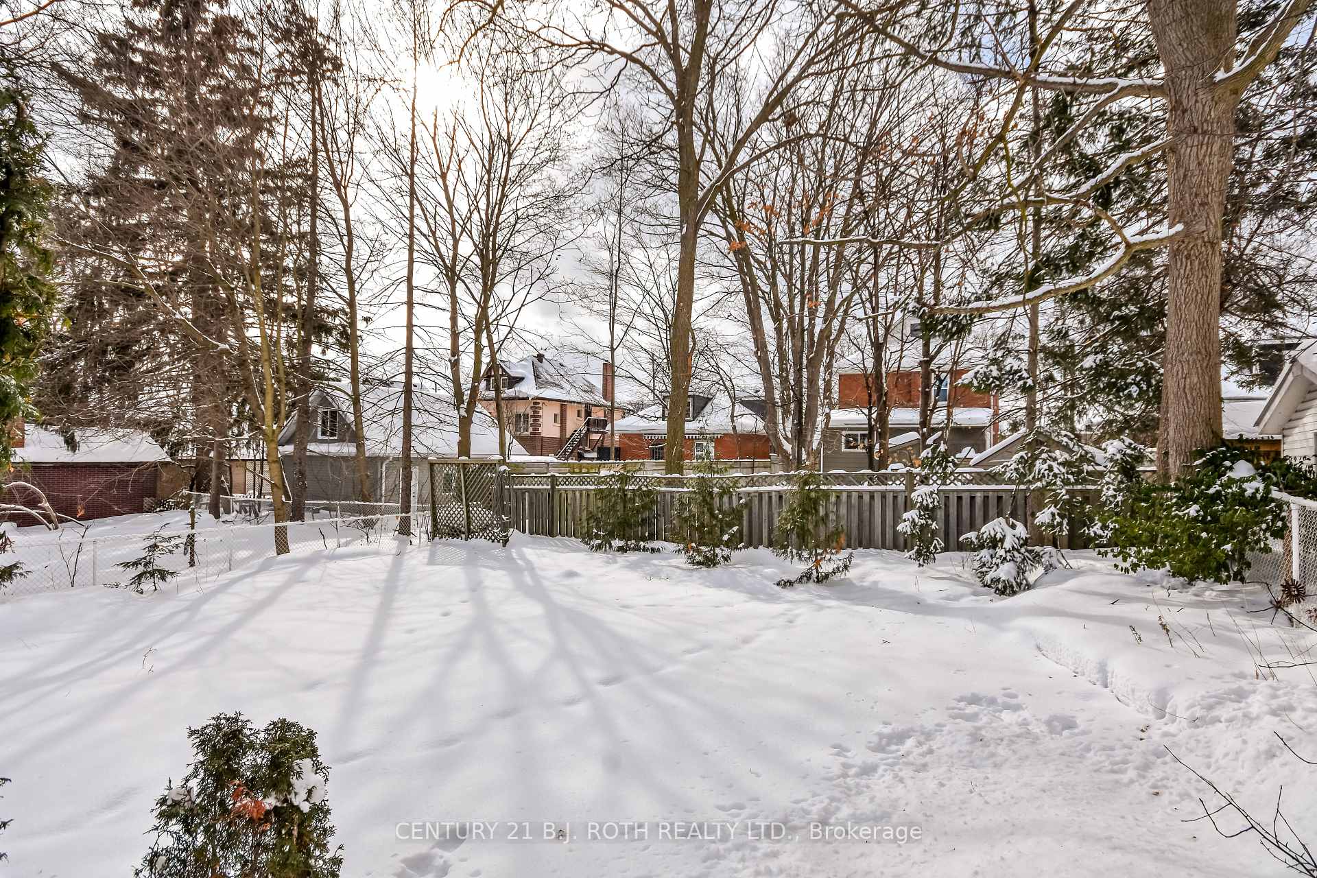Photo 26 of 124 Mary Street, Barrie, Queen's Park — HOMEH