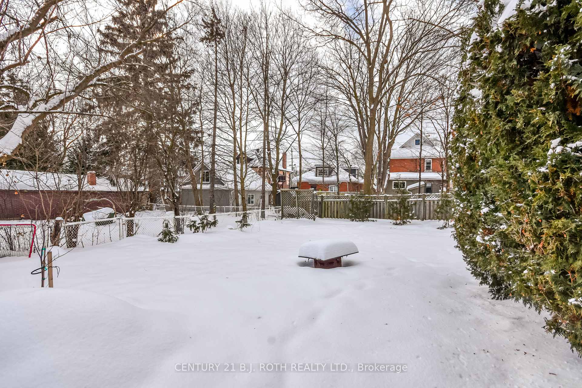 Photo 27 of 124 Mary Street, Barrie, Queen's Park — HOMEH