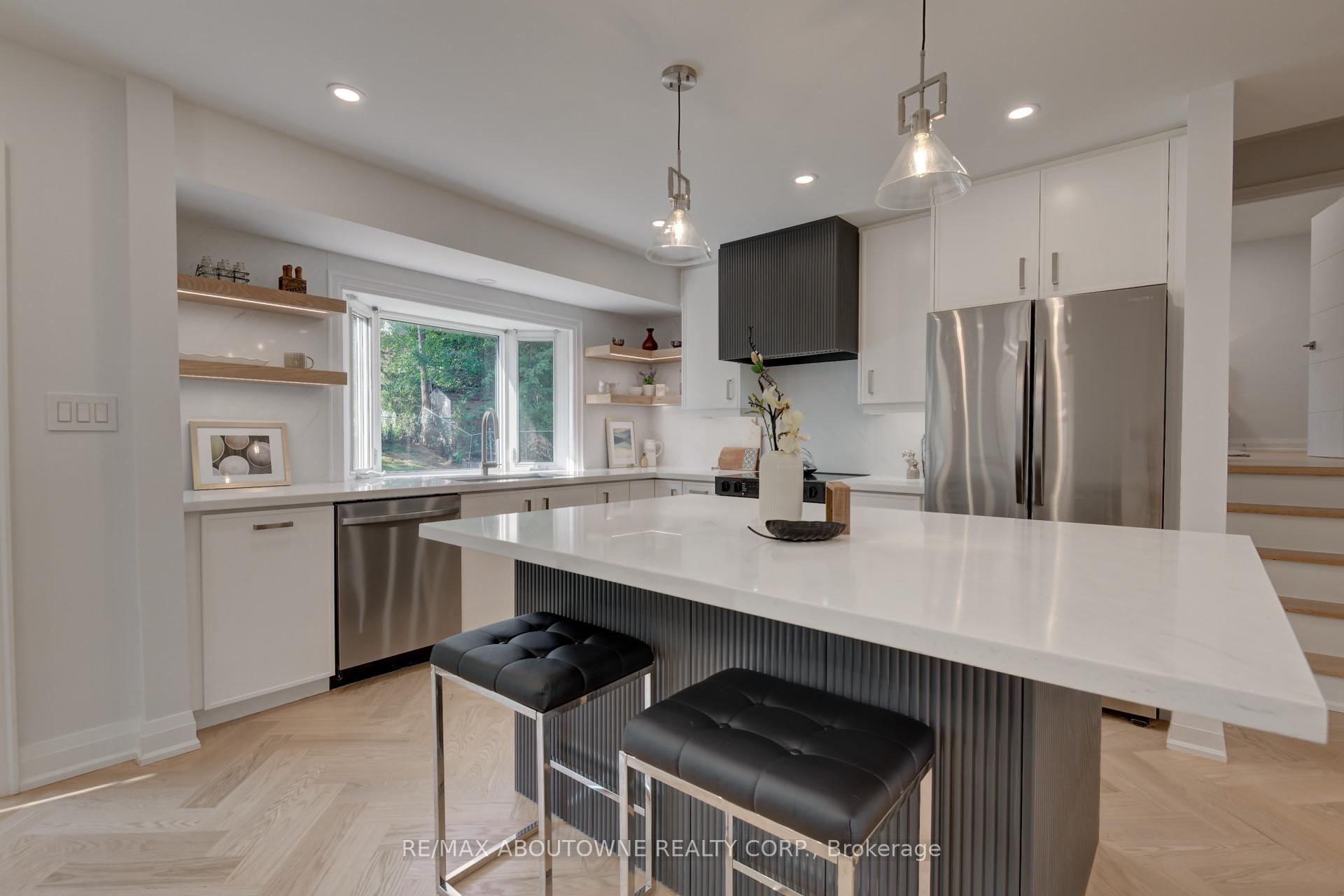 Photo 2 of 2435 Cyprus Avenue, Burlington, Mountainside — HOMEH