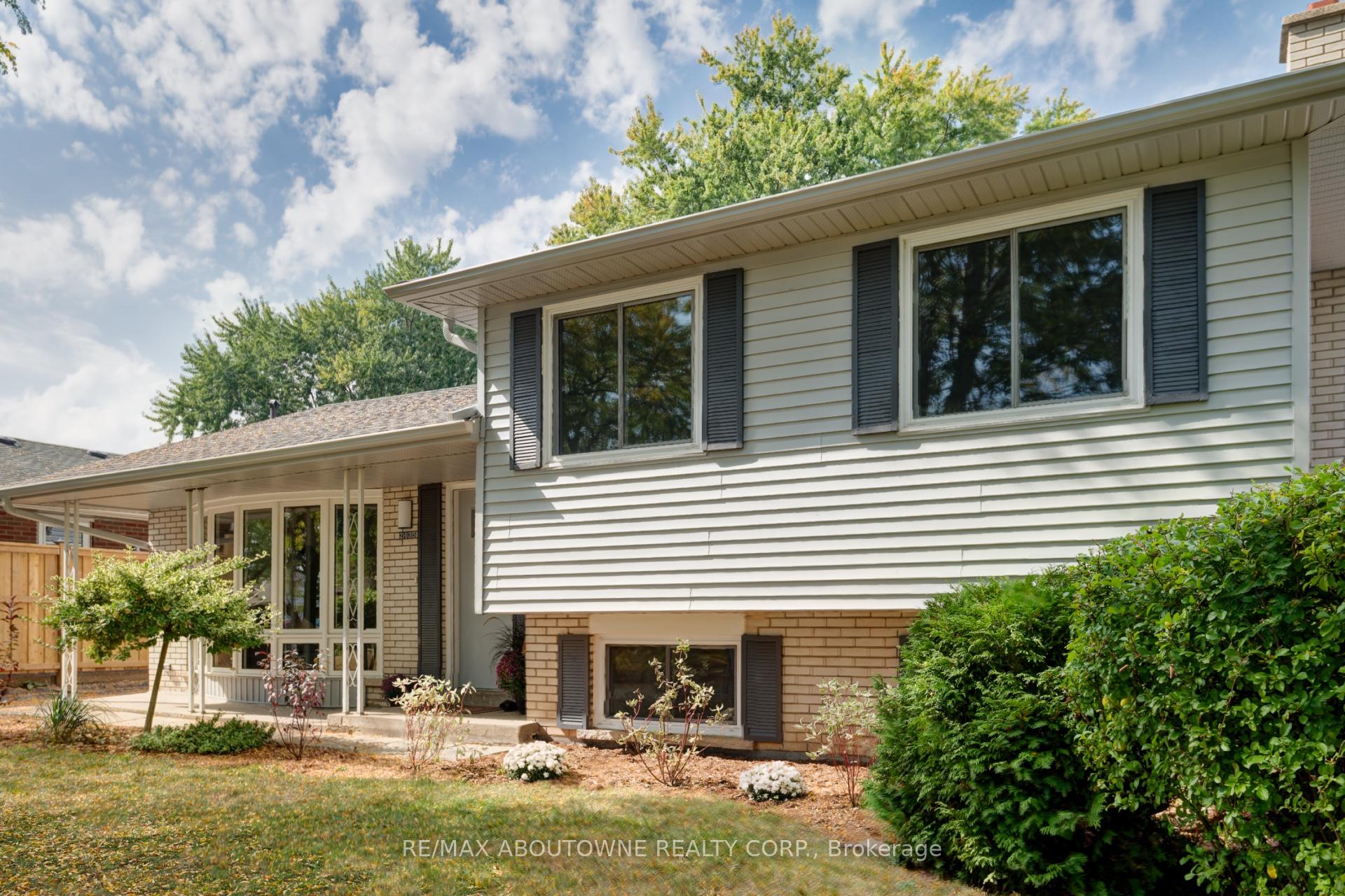 Photo 4 of 2435 Cyprus Avenue, Burlington, Mountainside — HOMEH