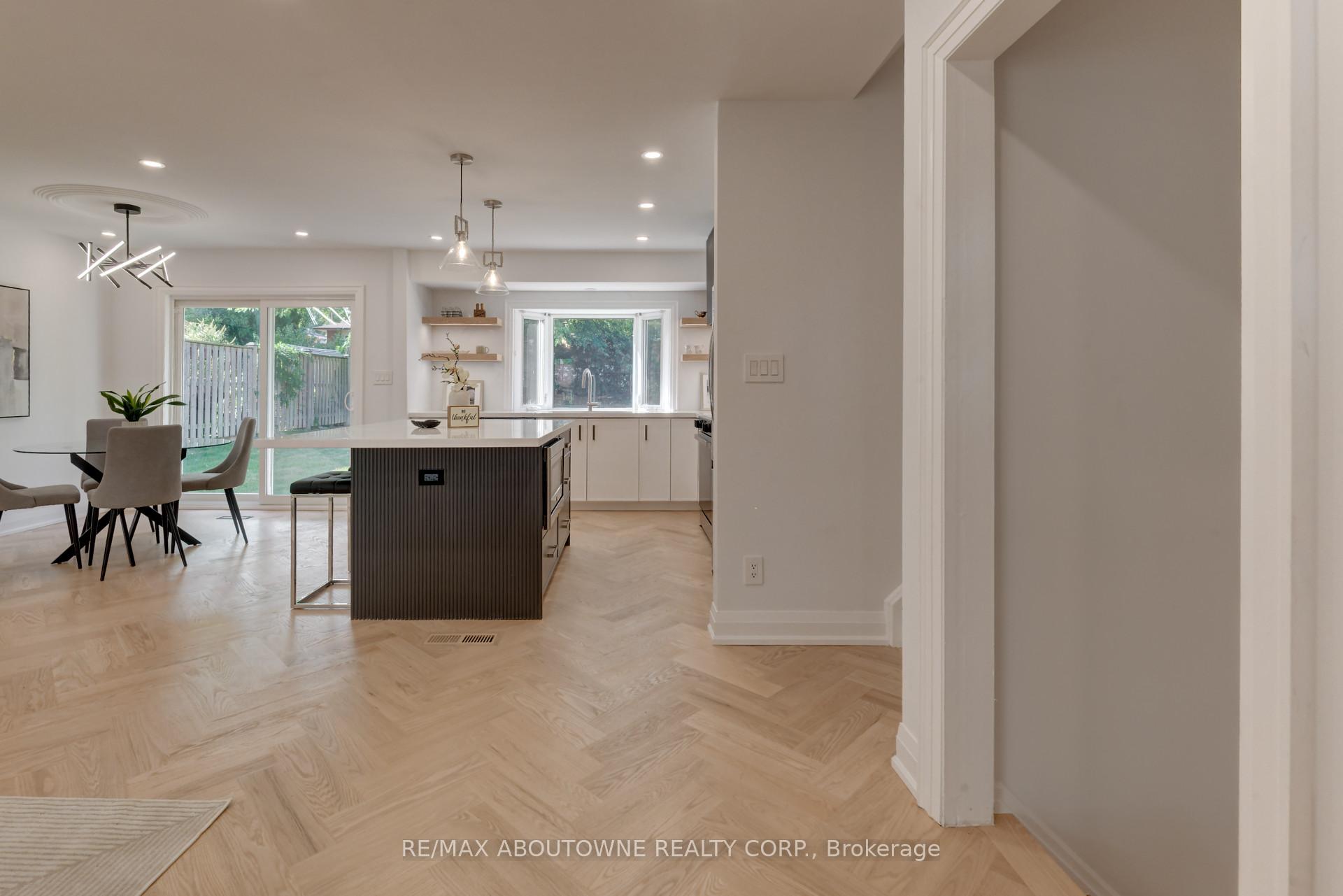 Photo 10 of 2435 Cyprus Avenue, Burlington, Mountainside — HOMEH