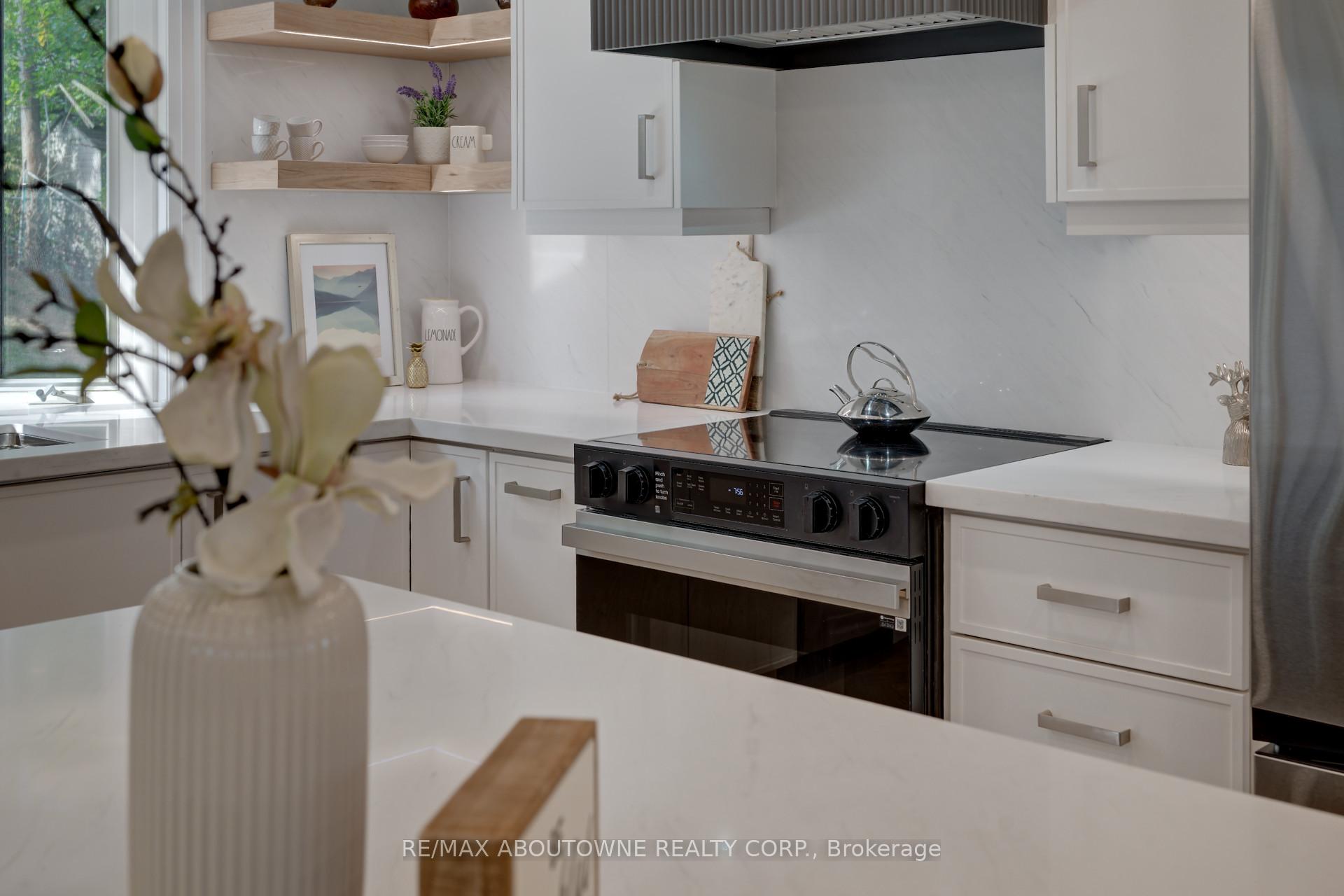 Photo 16 of 2435 Cyprus Avenue, Burlington, Mountainside — HOMEH