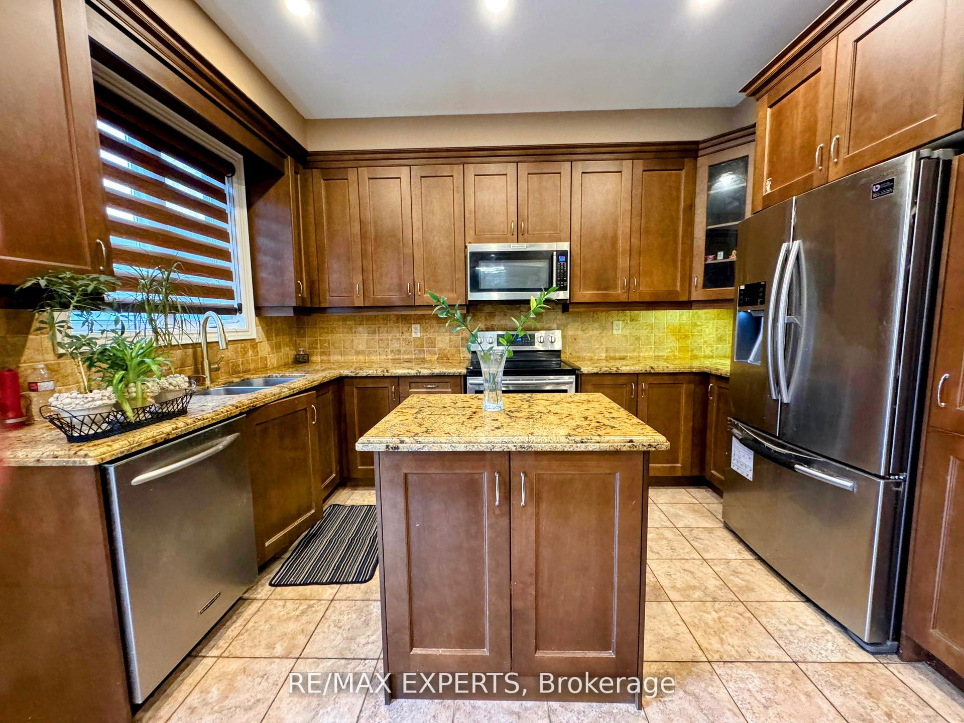 Photo 11 of Unit UPPER, 78 Bluffwood Crescent, Brampton, Bram East — HOMEH