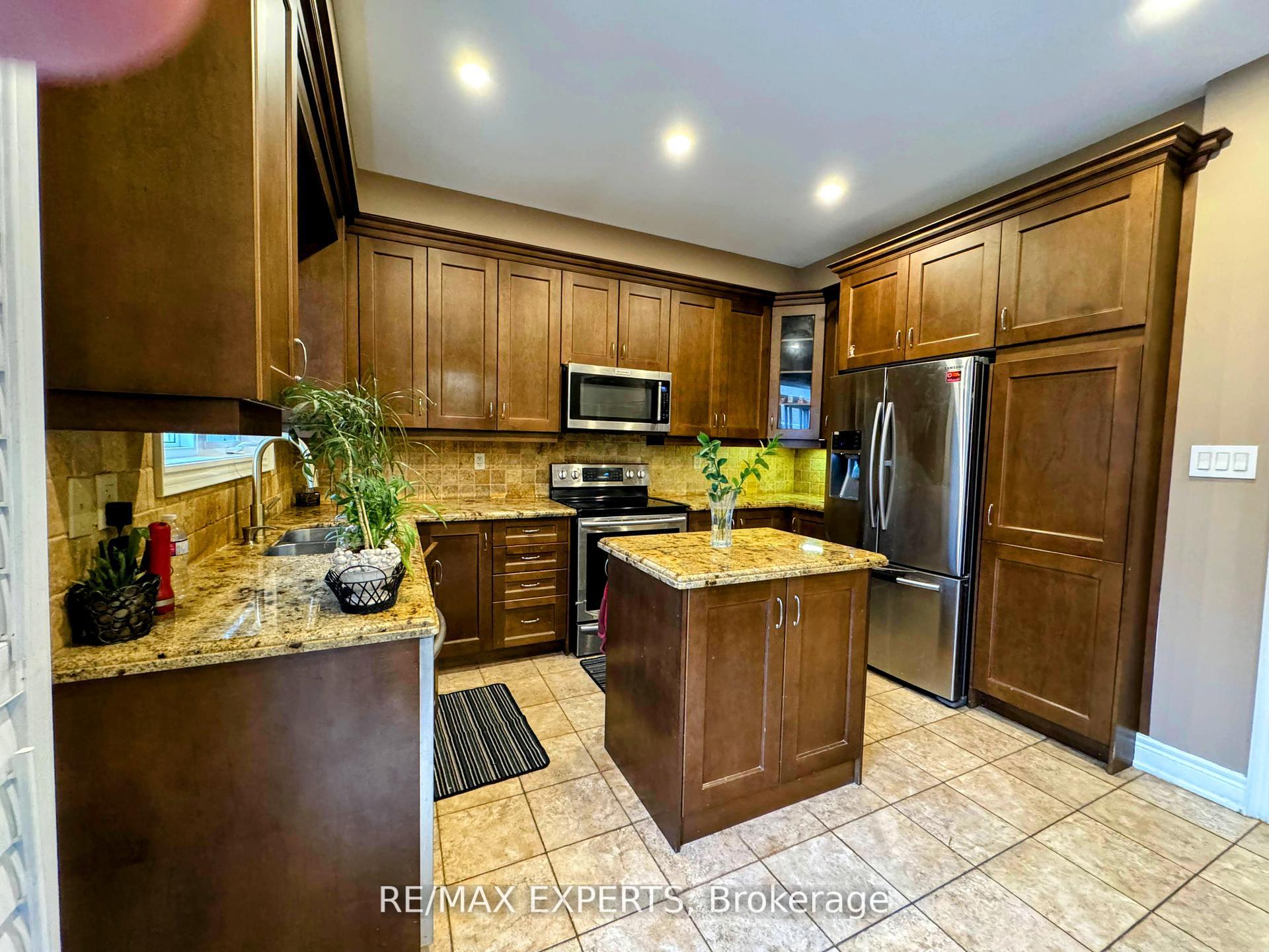 Photo 12 of Unit UPPER, 78 Bluffwood Crescent, Brampton, Bram East — HOMEH