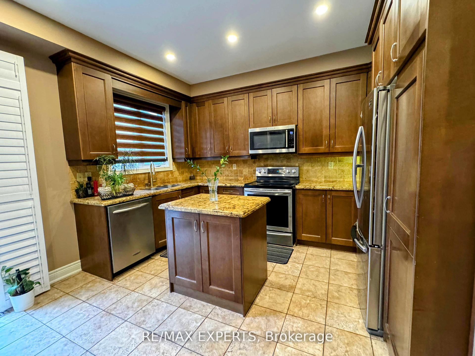 Photo 14 of Unit UPPER, 78 Bluffwood Crescent, Brampton, Bram East — HOMEH