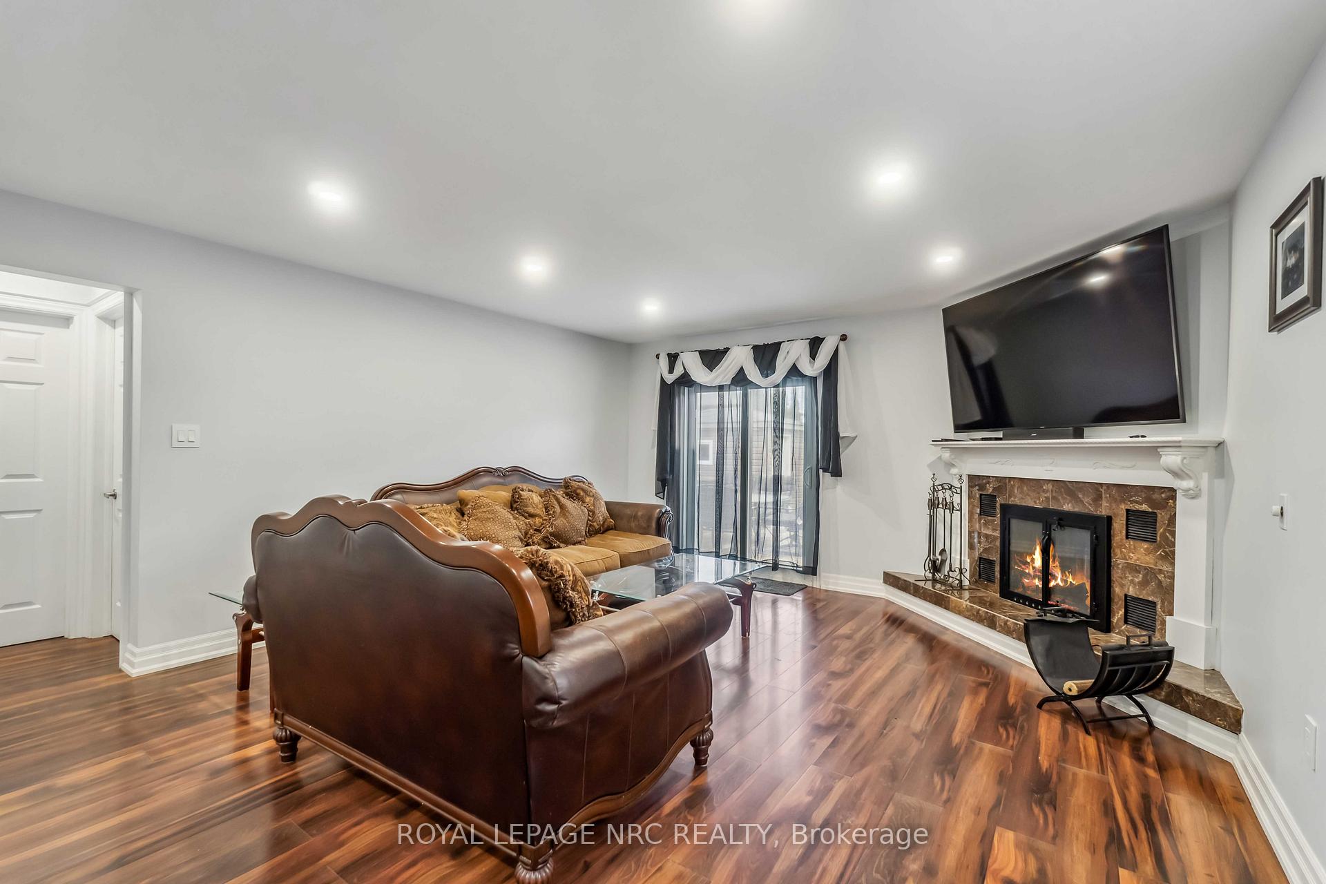 Photo 6 of 701 Upper Paradise Road, Hamilton, Gilkson — HOMEH