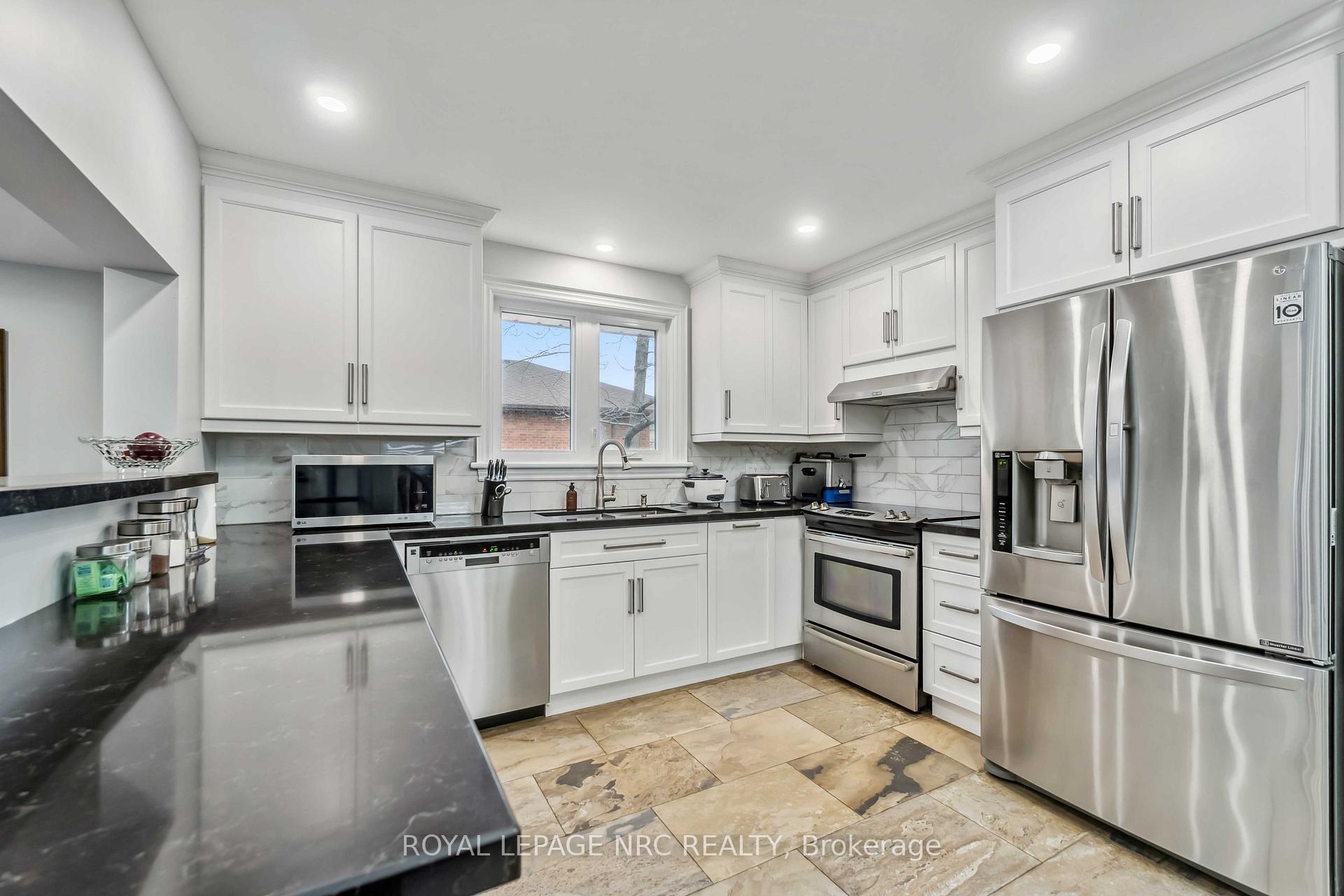 Photo 9 of 701 Upper Paradise Road, Hamilton, Gilkson — HOMEH