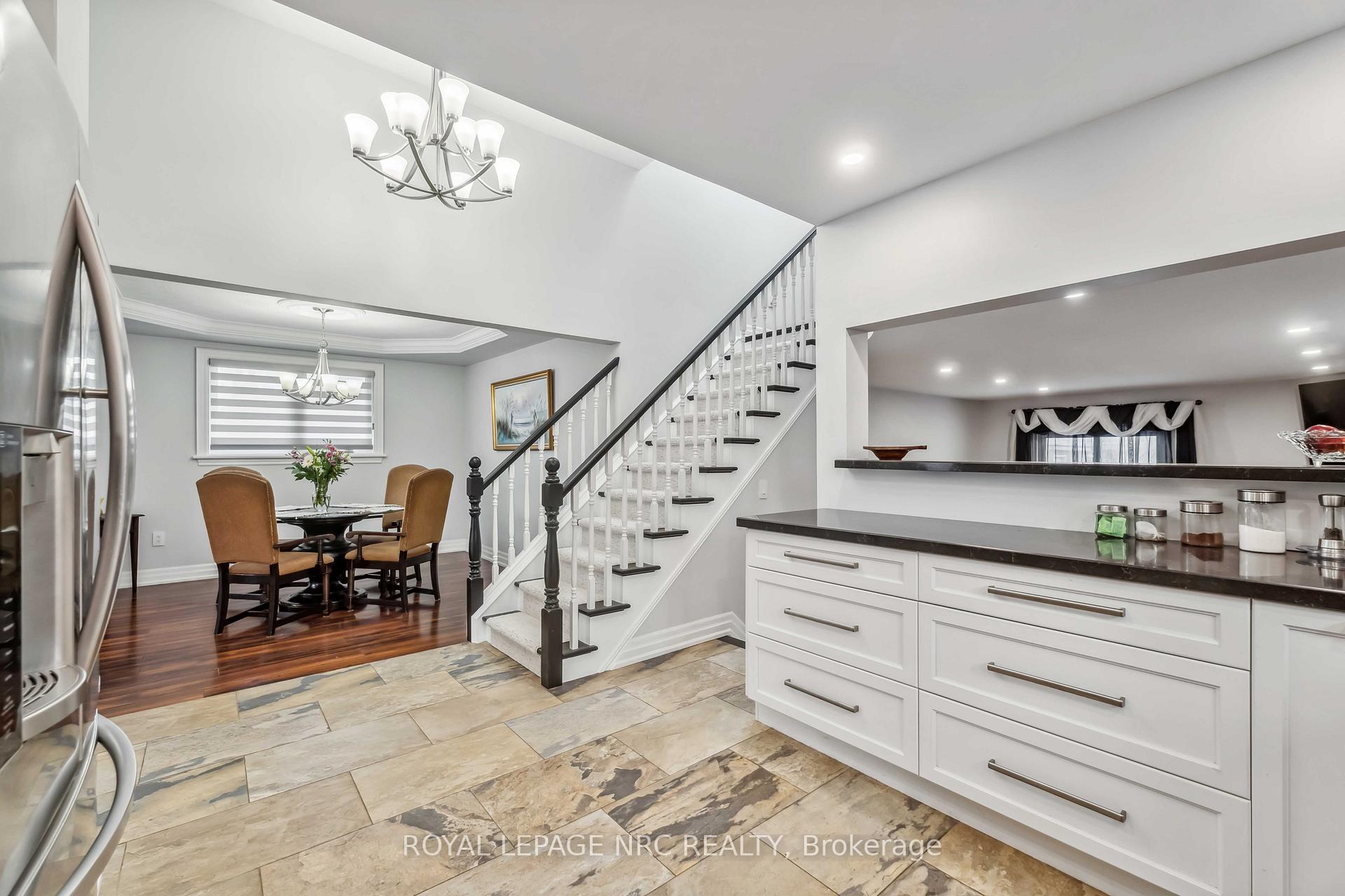 Photo 10 of 701 Upper Paradise Road, Hamilton, Gilkson — HOMEH