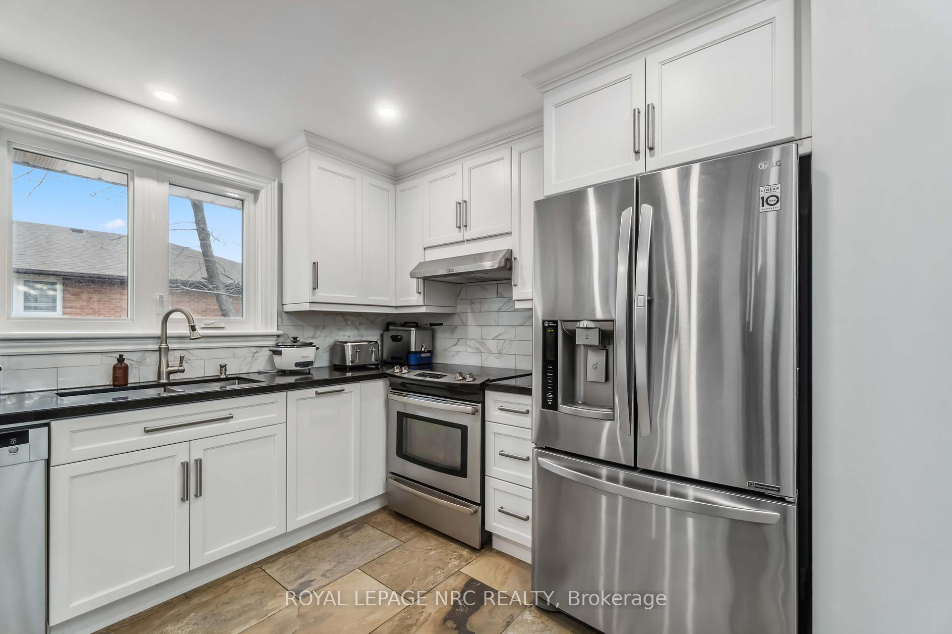 Photo 12 of 701 Upper Paradise Road, Hamilton, Gilkson — HOMEH