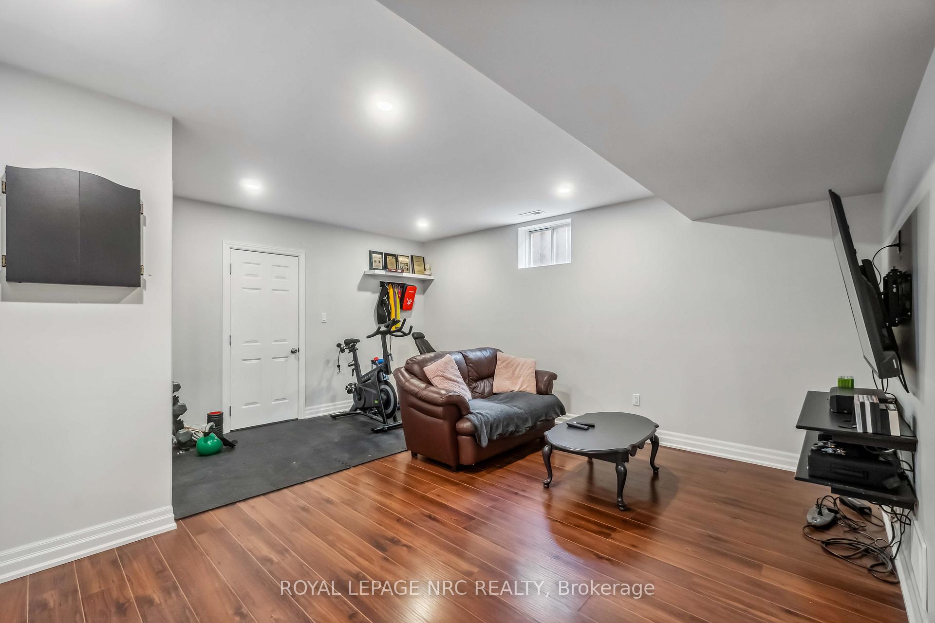 Photo 24 of 701 Upper Paradise Road, Hamilton, Gilkson — HOMEH