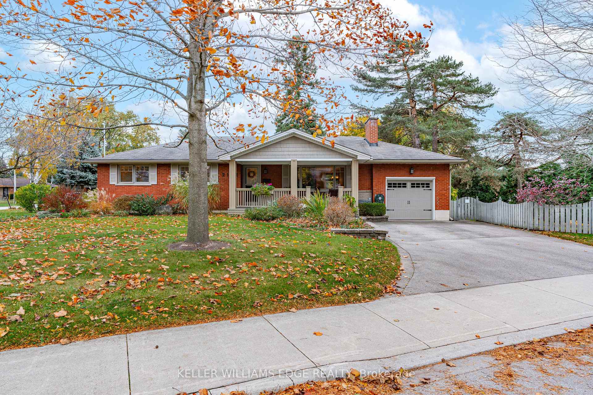 Photo 1 of 2182 Clarendon Park Drive, Burlington, Brant — HOMEH