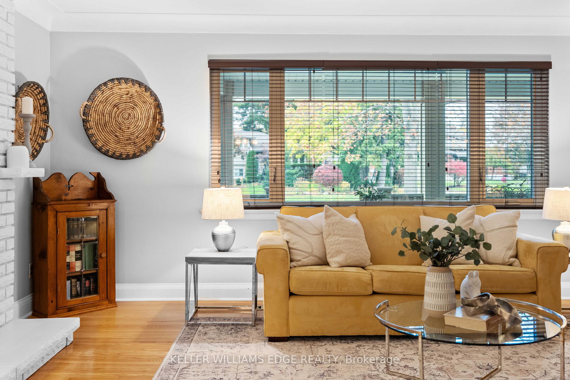 Photo 4 of 2182 Clarendon Park Drive, Burlington, Brant — HOMEH