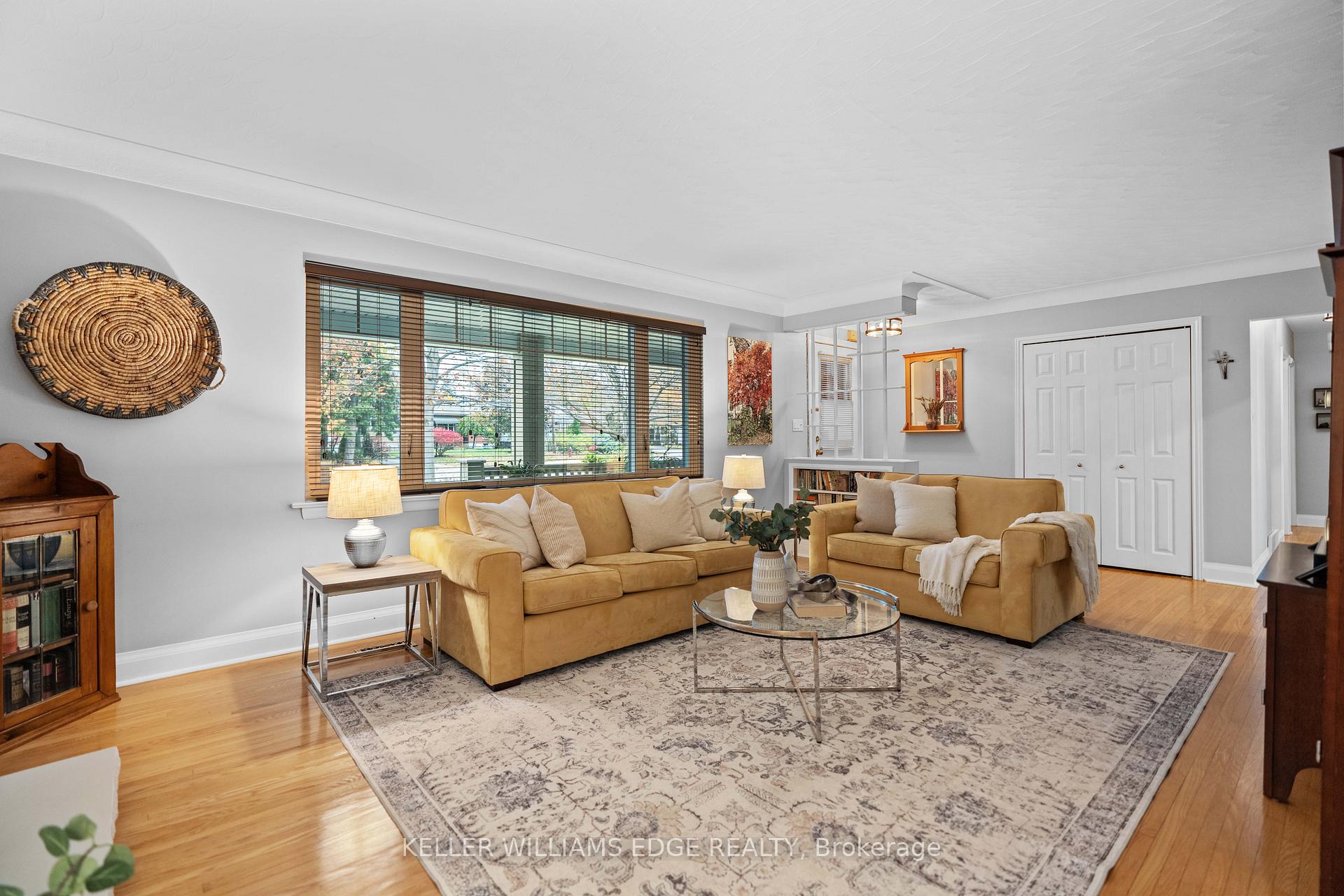 Photo 6 of 2182 Clarendon Park Drive, Burlington, Brant — HOMEH