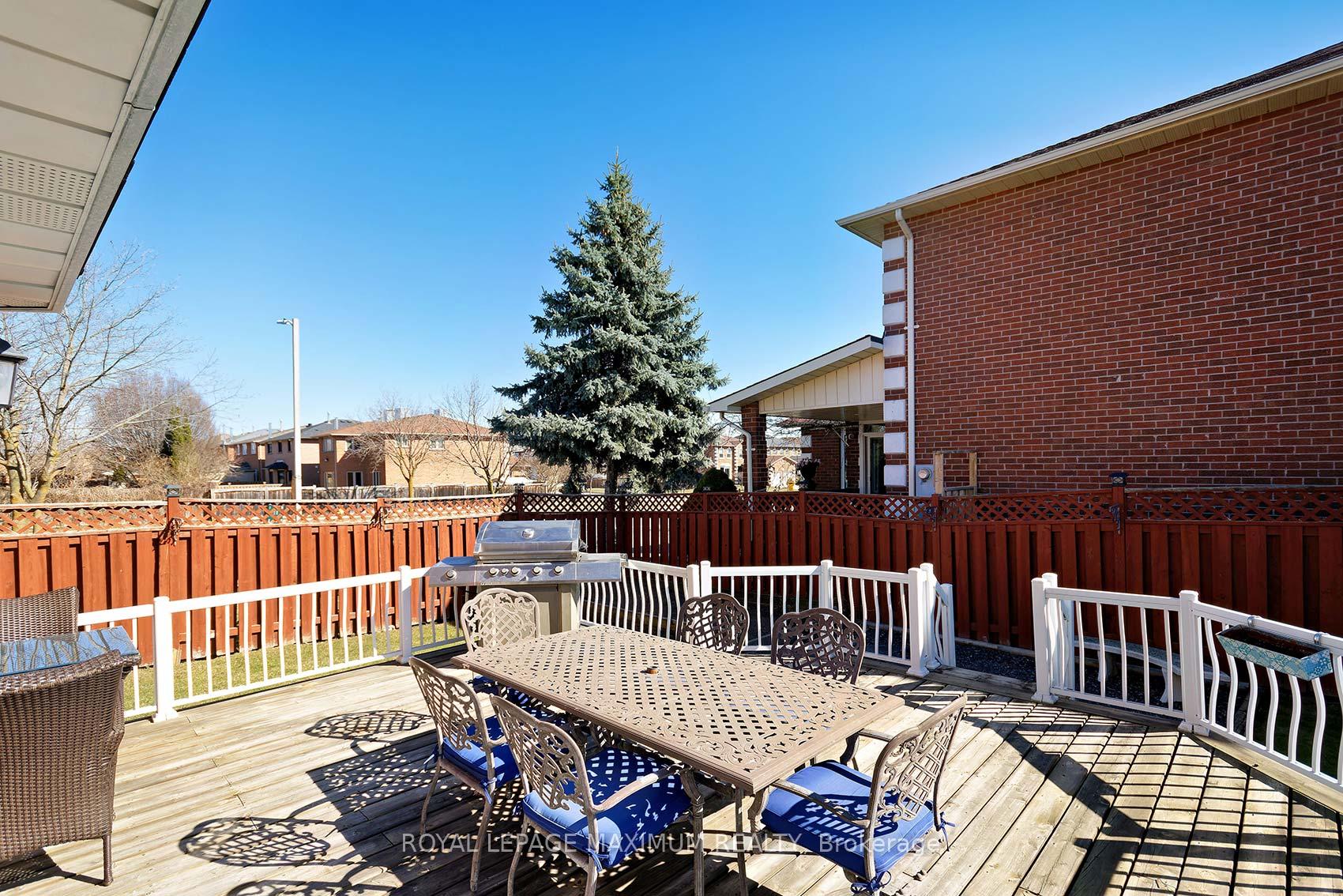 Photo 8 of 1 Trevor Street, Vaughan, East Woodbridge — HOMEH
