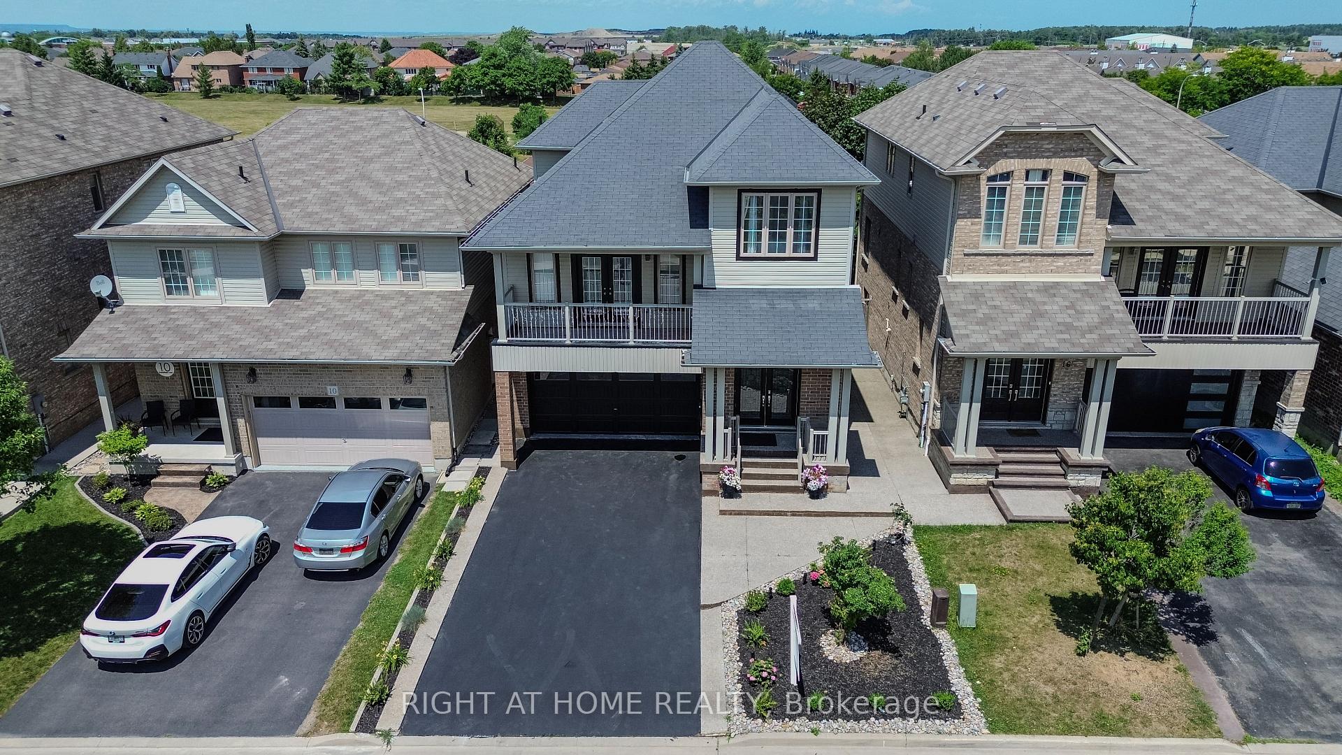 Photo 1 of 12 Bankfield Crescent, Hamilton, Stoney Creek Mountain — HOMEH
