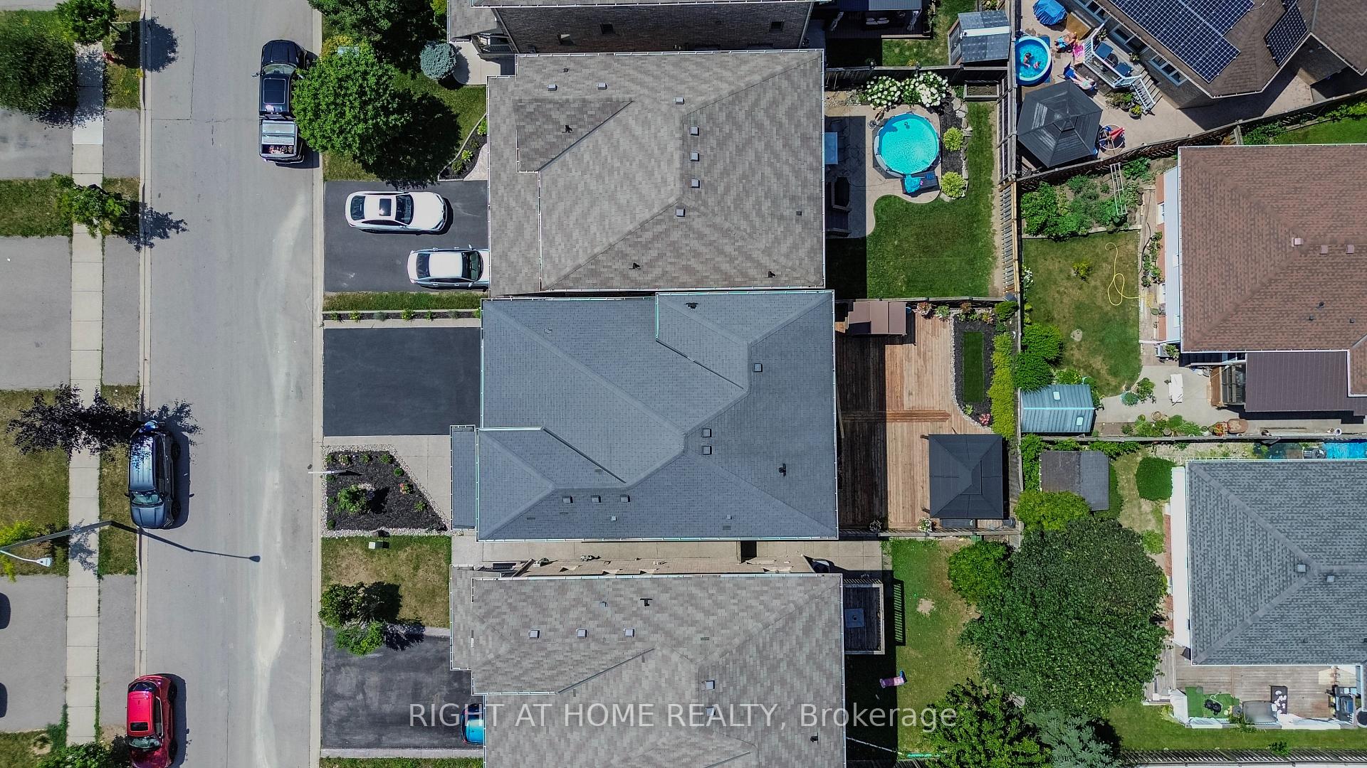 Photo 3 of 12 Bankfield Crescent, Hamilton, Stoney Creek Mountain — HOMEH