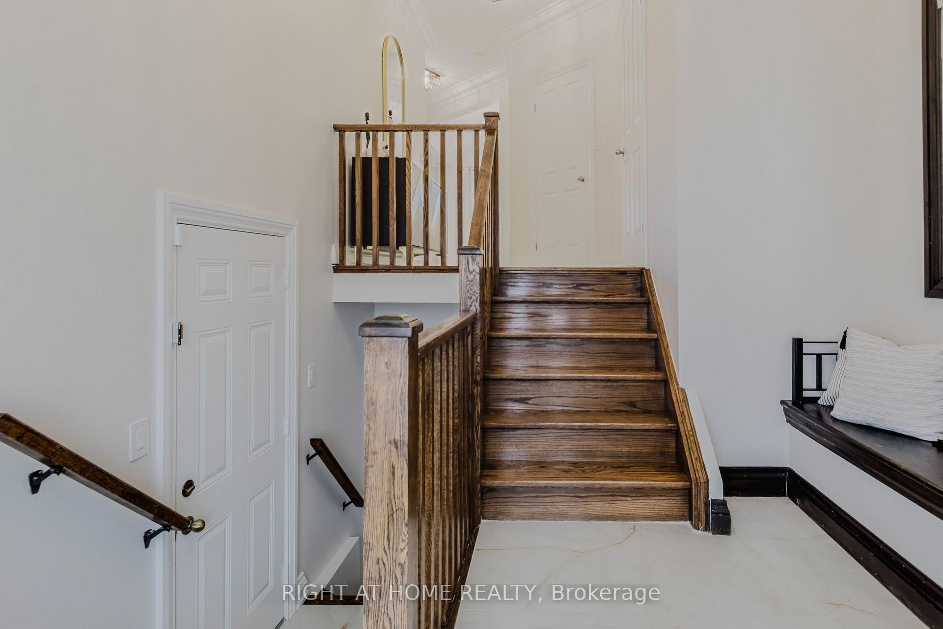 Photo 6 of 12 Bankfield Crescent, Hamilton, Stoney Creek Mountain — HOMEH
