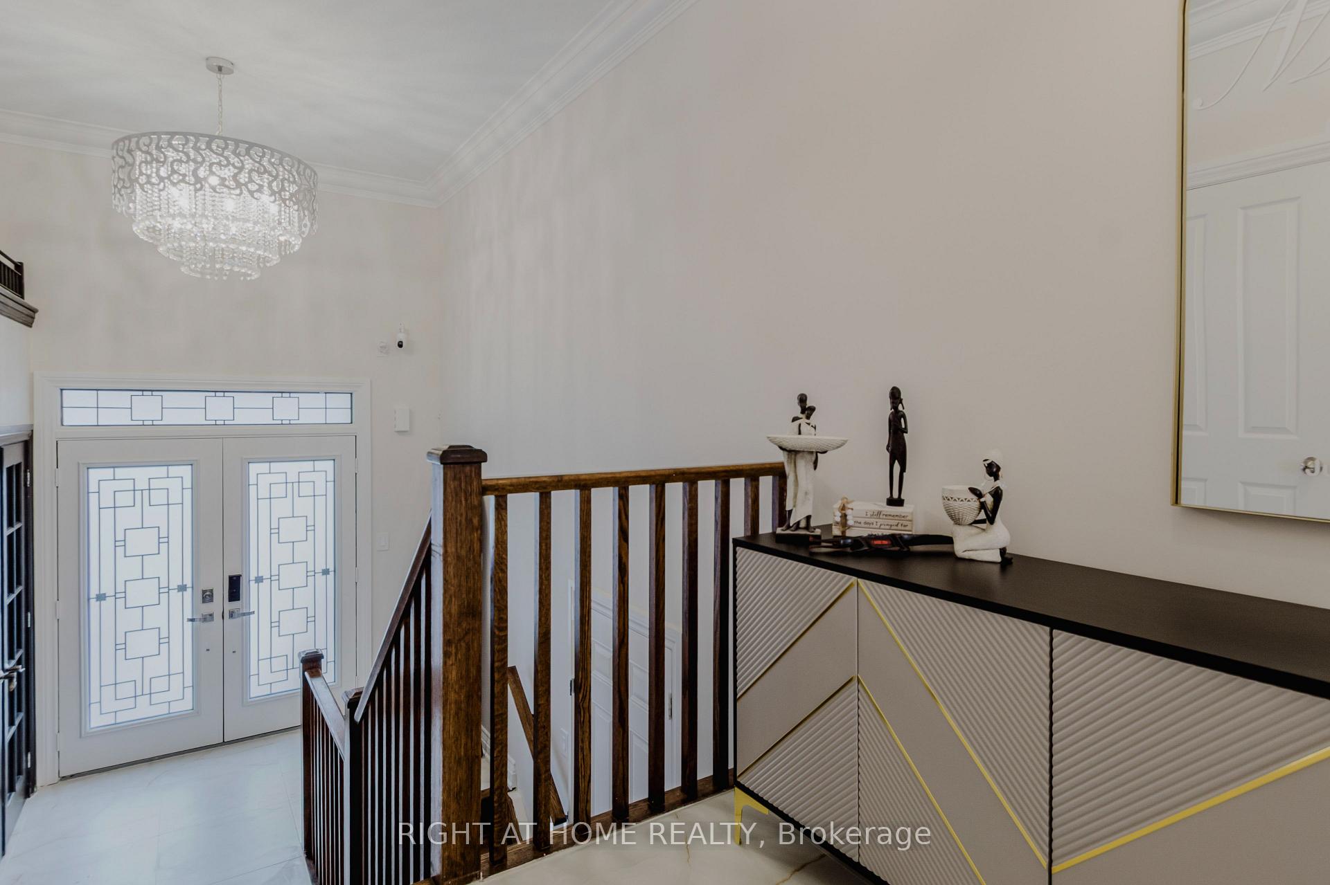 Photo 7 of 12 Bankfield Crescent, Hamilton, Stoney Creek Mountain — HOMEH