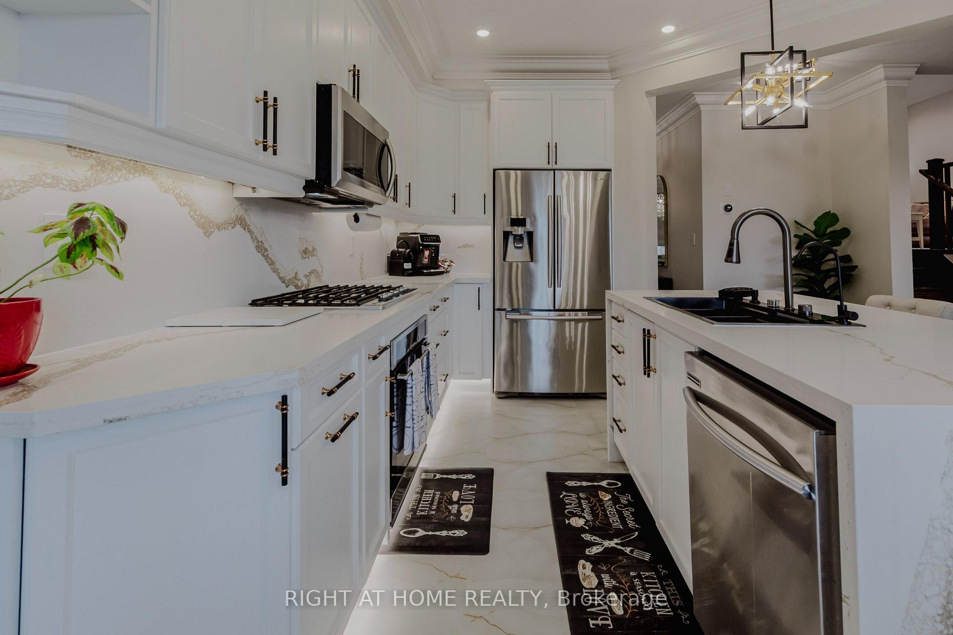 Photo 10 of 12 Bankfield Crescent, Hamilton, Stoney Creek Mountain — HOMEH