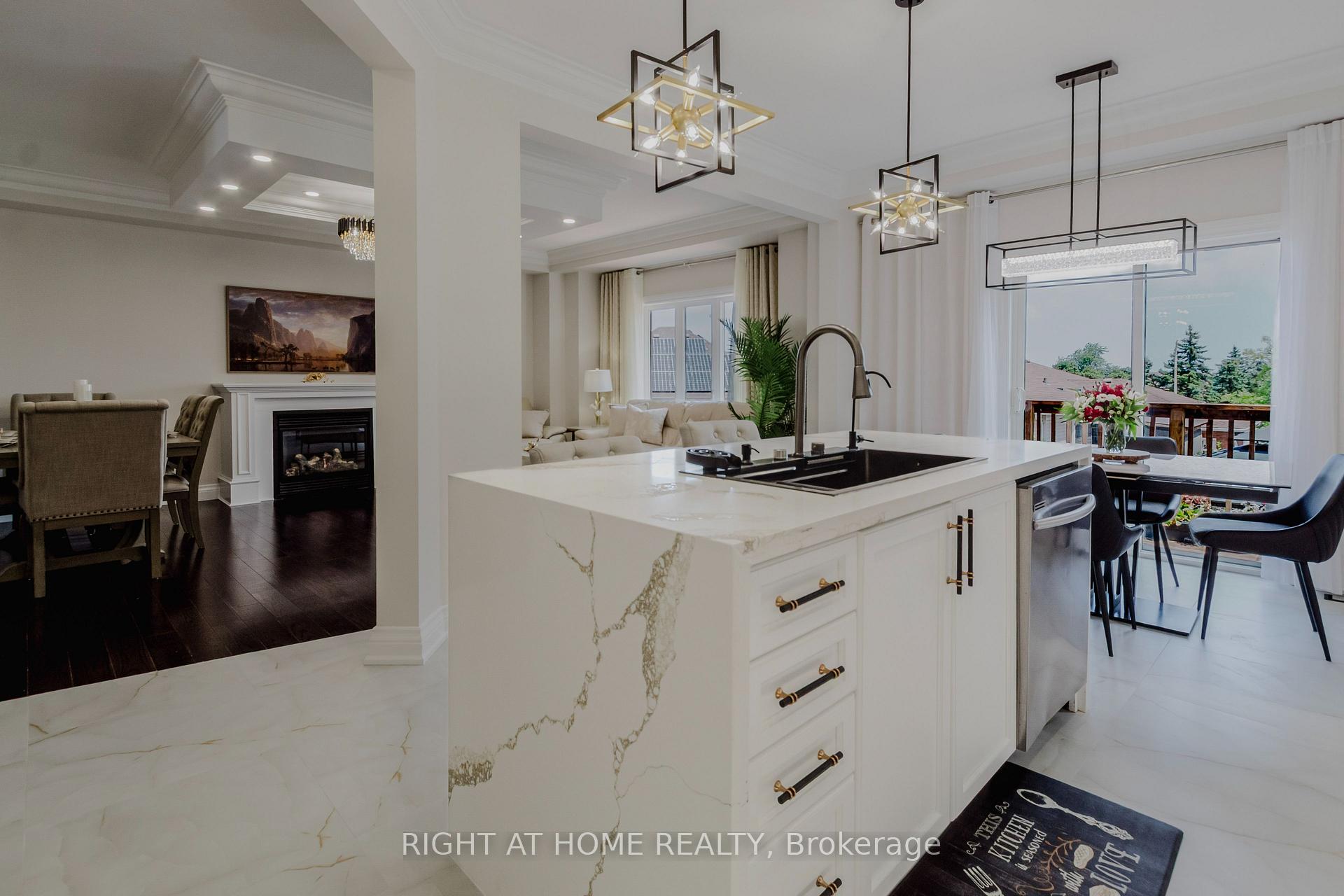 Photo 13 of 12 Bankfield Crescent, Hamilton, Stoney Creek Mountain — HOMEH