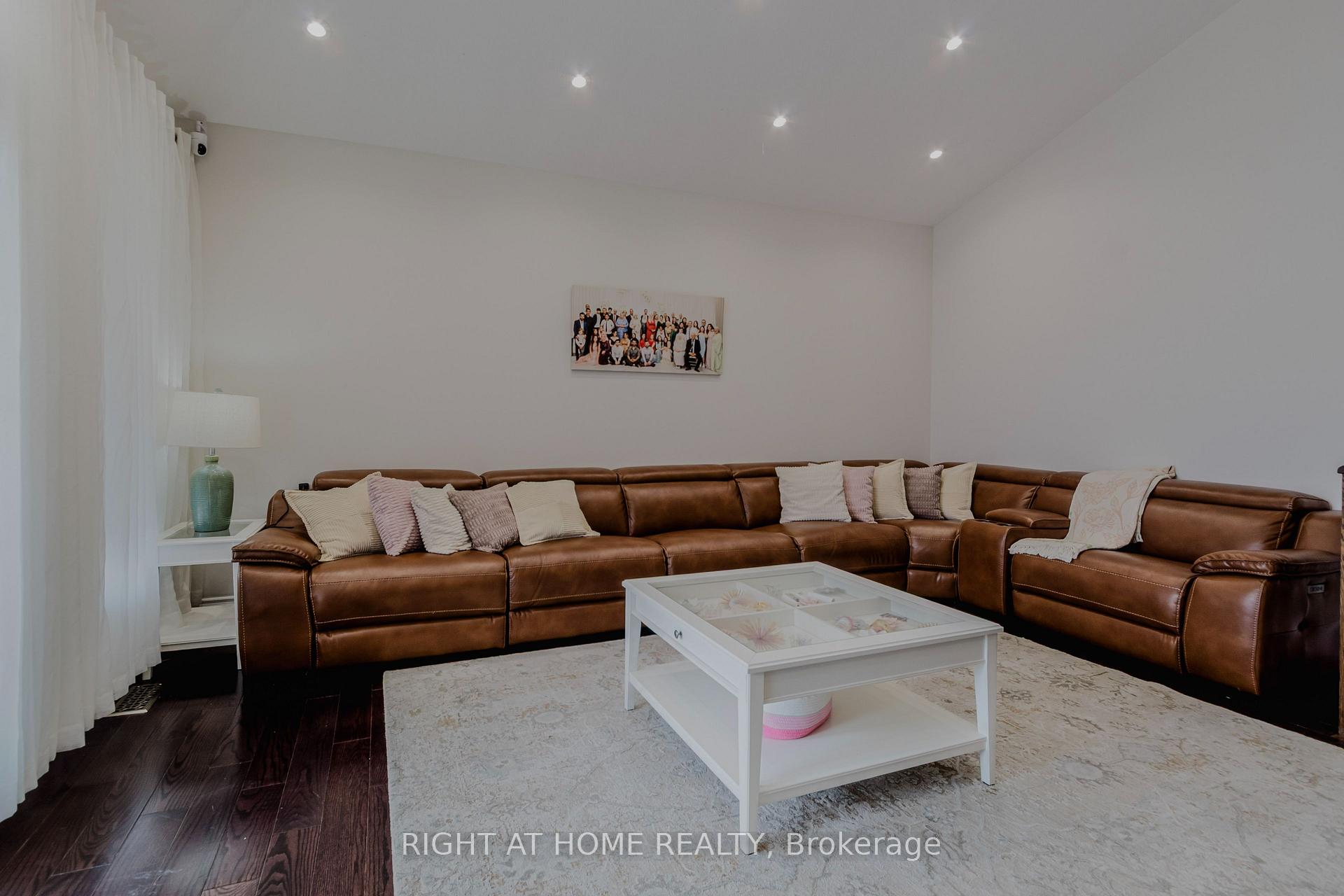 Photo 18 of 12 Bankfield Crescent, Hamilton, Stoney Creek Mountain — HOMEH