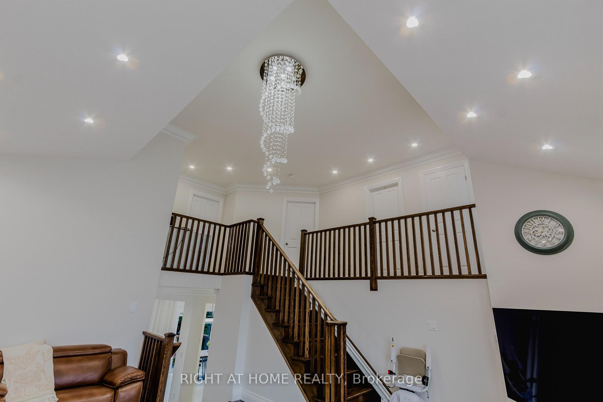 Photo 19 of 12 Bankfield Crescent, Hamilton, Stoney Creek Mountain — HOMEH