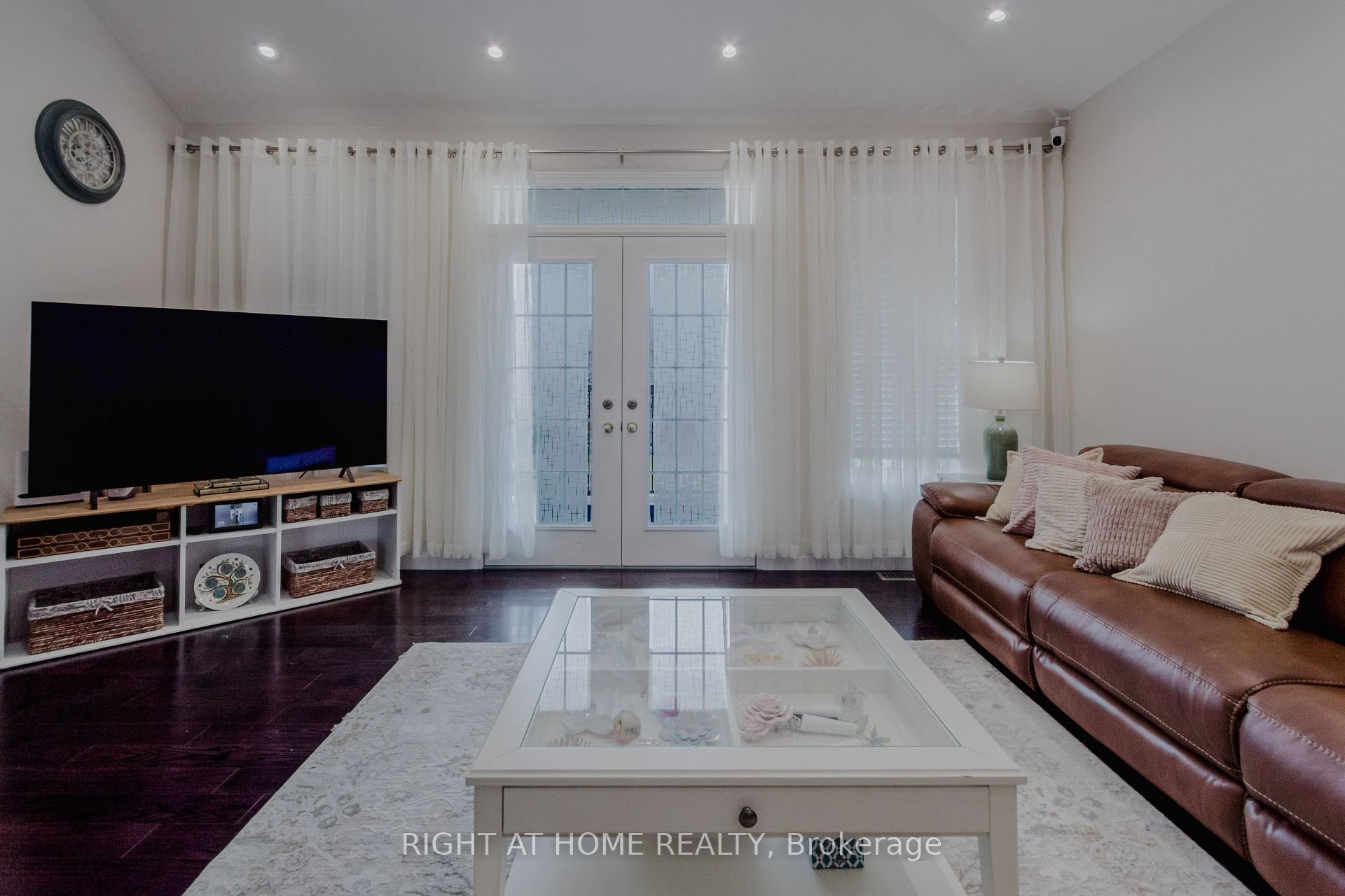 Photo 20 of 12 Bankfield Crescent, Hamilton, Stoney Creek Mountain — HOMEH