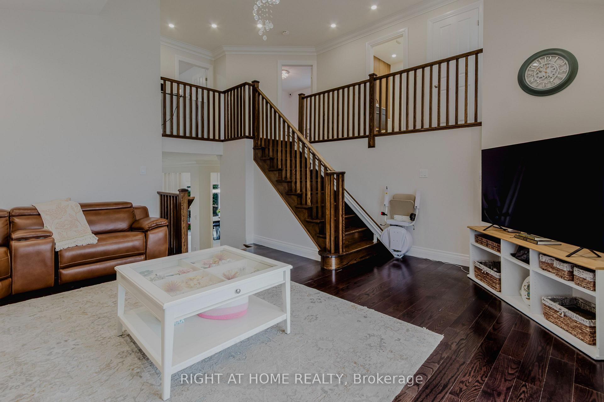 Photo 22 of 12 Bankfield Crescent, Hamilton, Stoney Creek Mountain — HOMEH