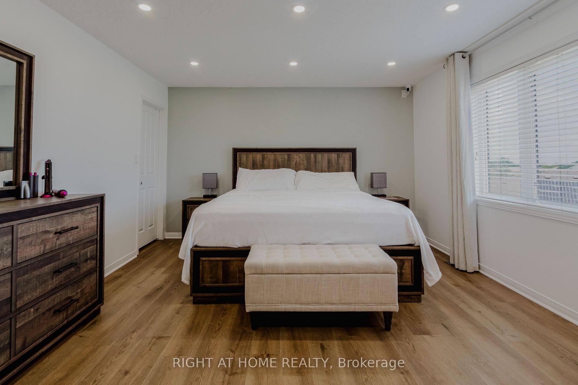 Photo 23 of 12 Bankfield Crescent, Hamilton, Stoney Creek Mountain — HOMEH