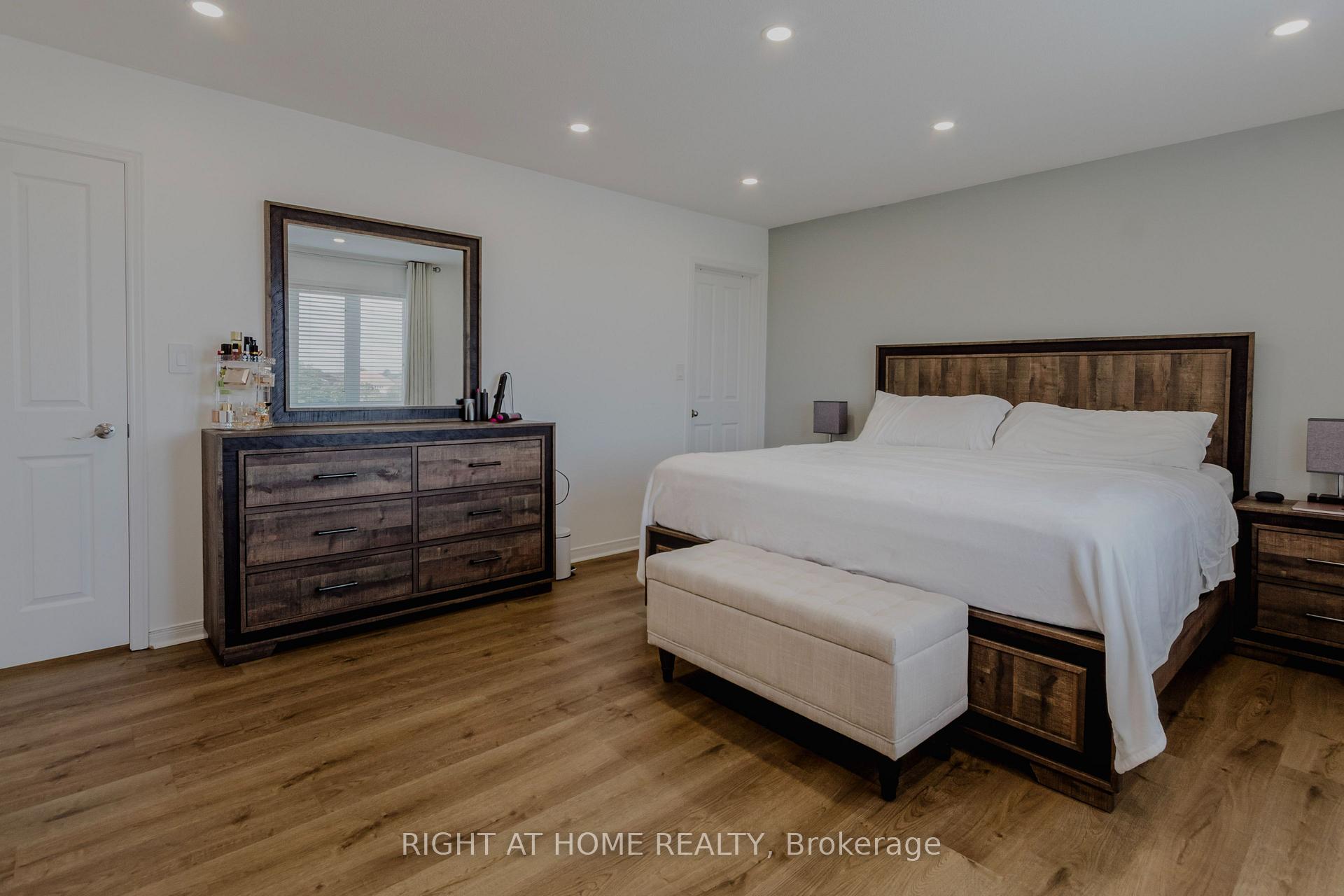 Photo 24 of 12 Bankfield Crescent, Hamilton, Stoney Creek Mountain — HOMEH