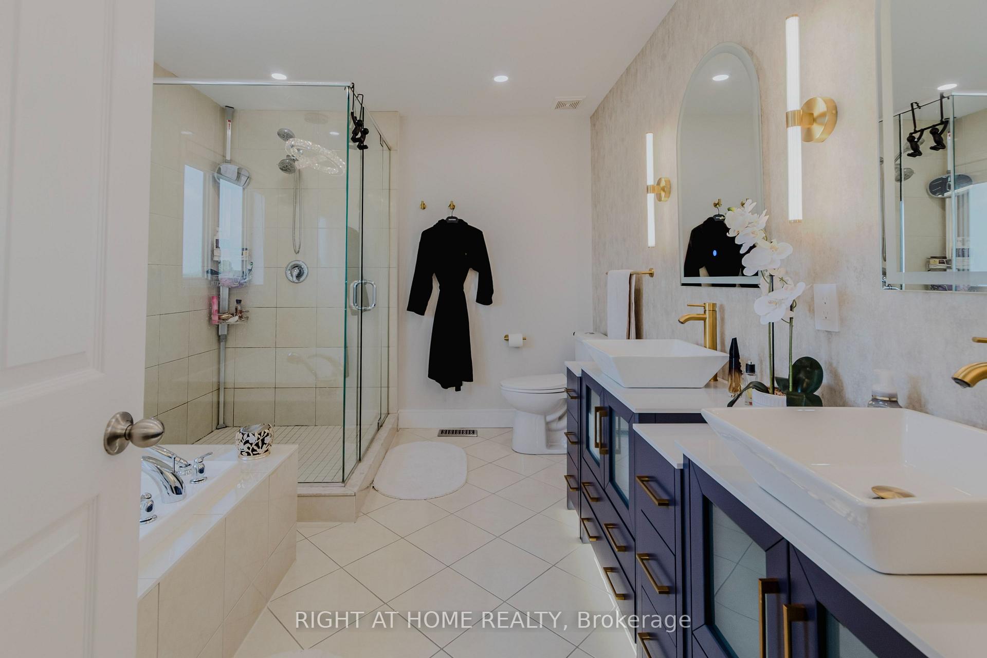Photo 25 of 12 Bankfield Crescent, Hamilton, Stoney Creek Mountain — HOMEH