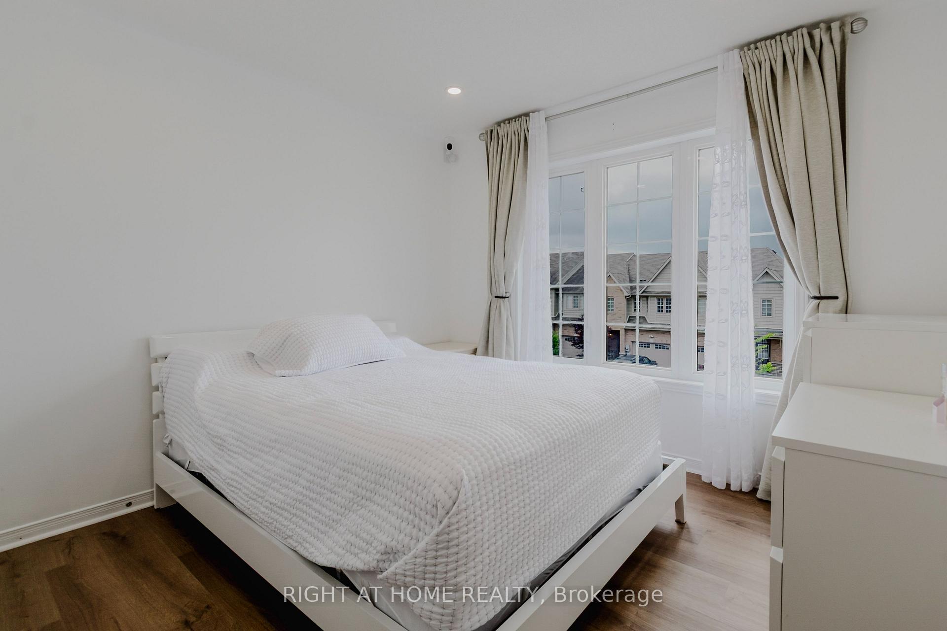 Photo 30 of 12 Bankfield Crescent, Hamilton, Stoney Creek Mountain — HOMEH
