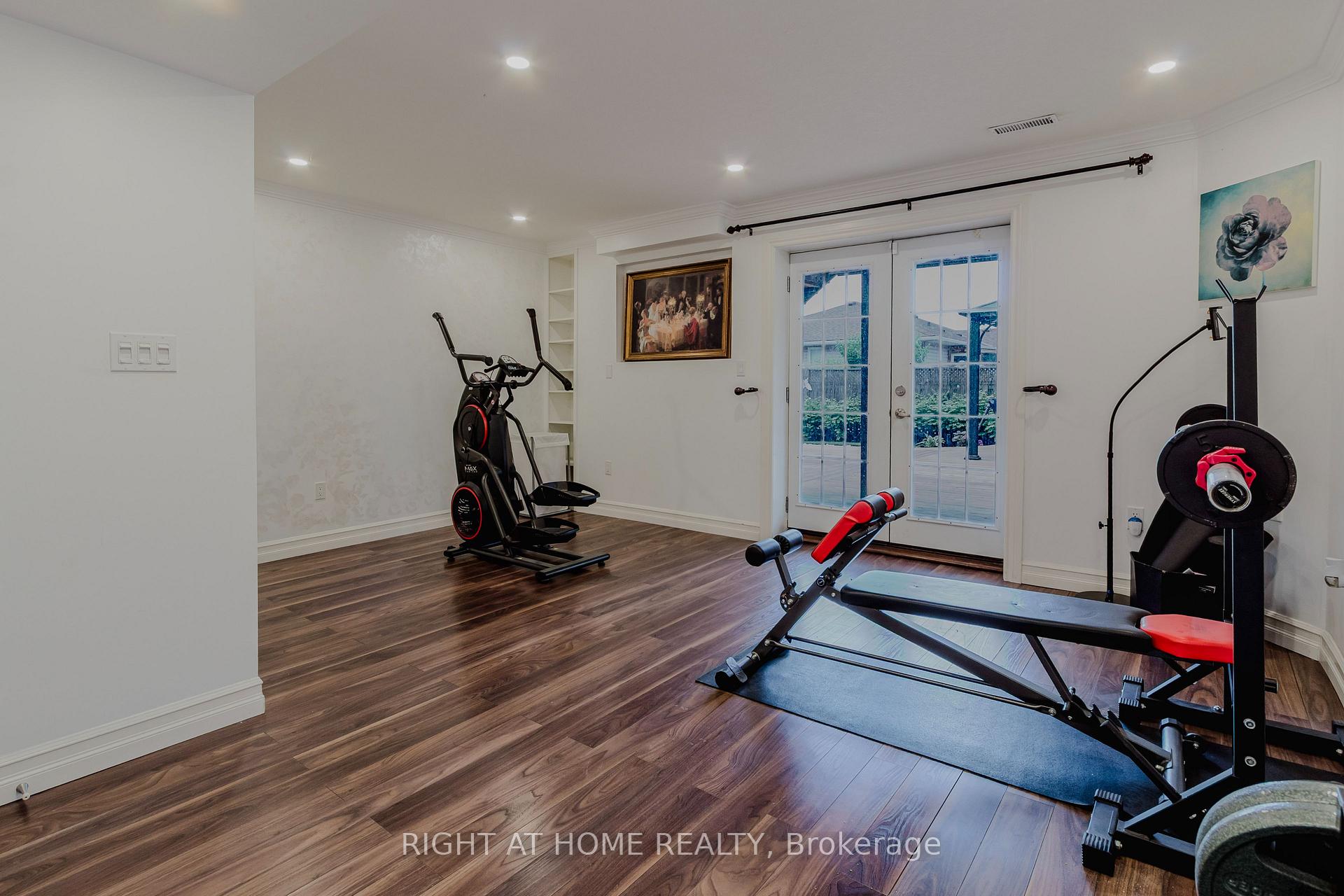 Photo 35 of 12 Bankfield Crescent, Hamilton, Stoney Creek Mountain — HOMEH